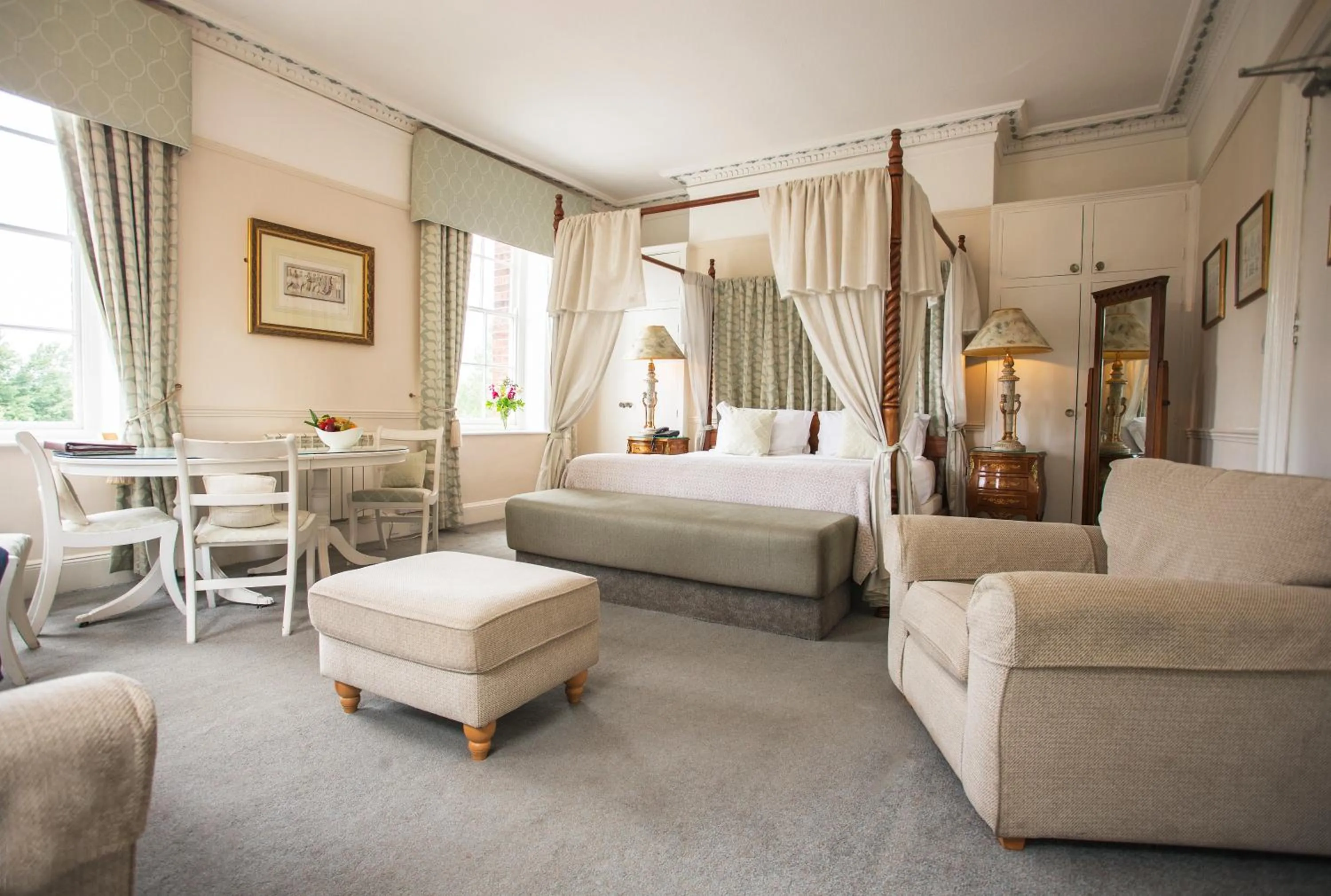 Photo of the whole room, Bed in Diglis House Hotel