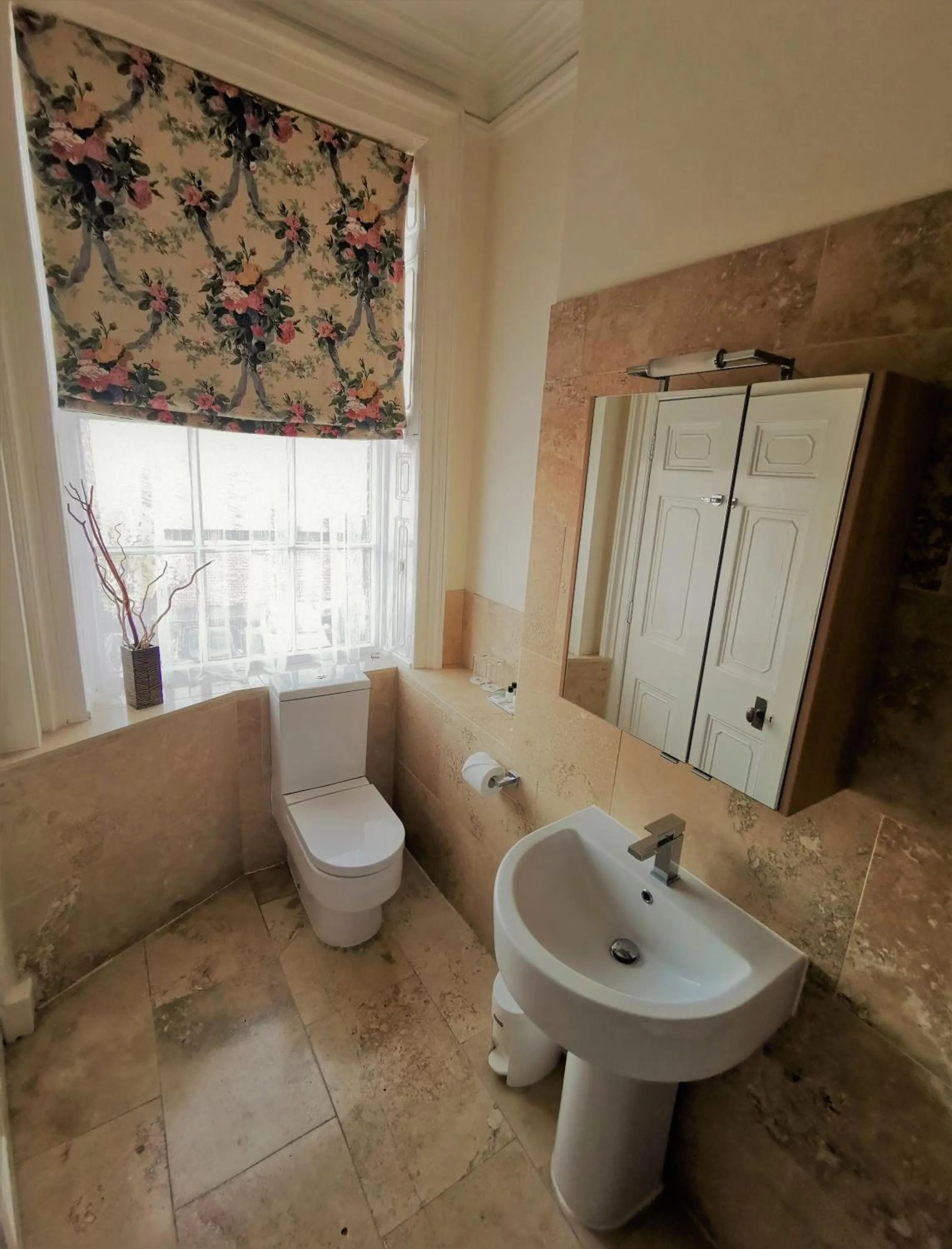 Bathroom in Diglis House Hotel