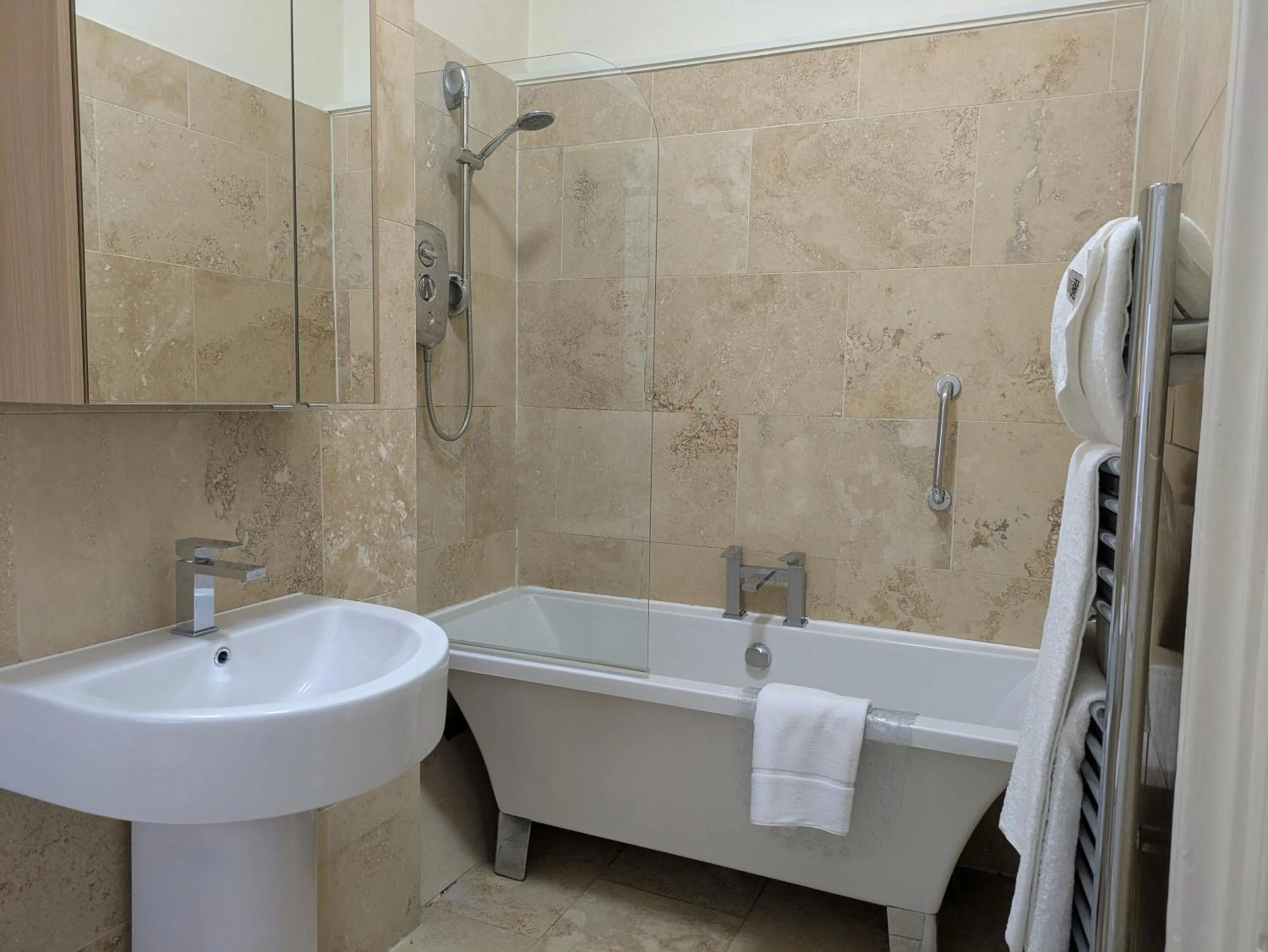 Bathroom in Diglis House Hotel