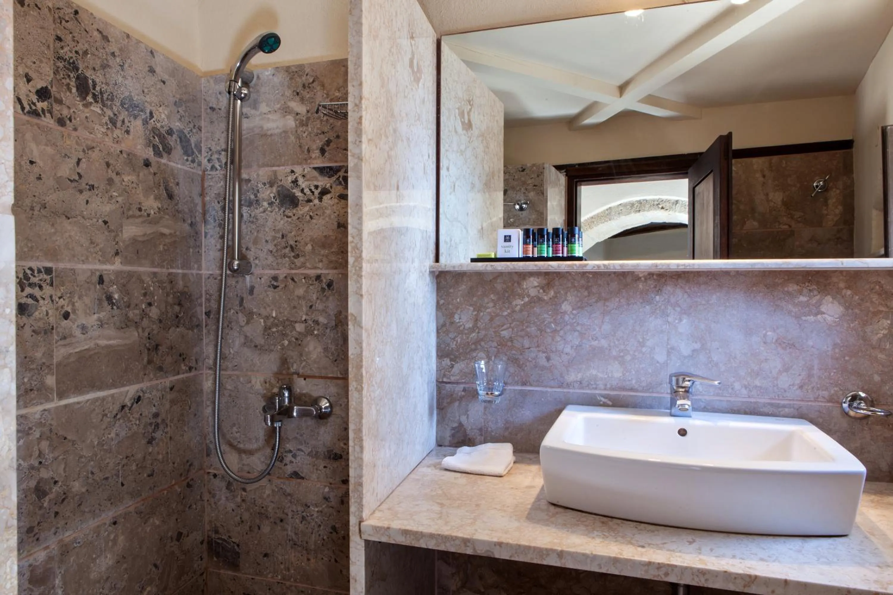 Bathroom in Byzantino Boutique Hotel
