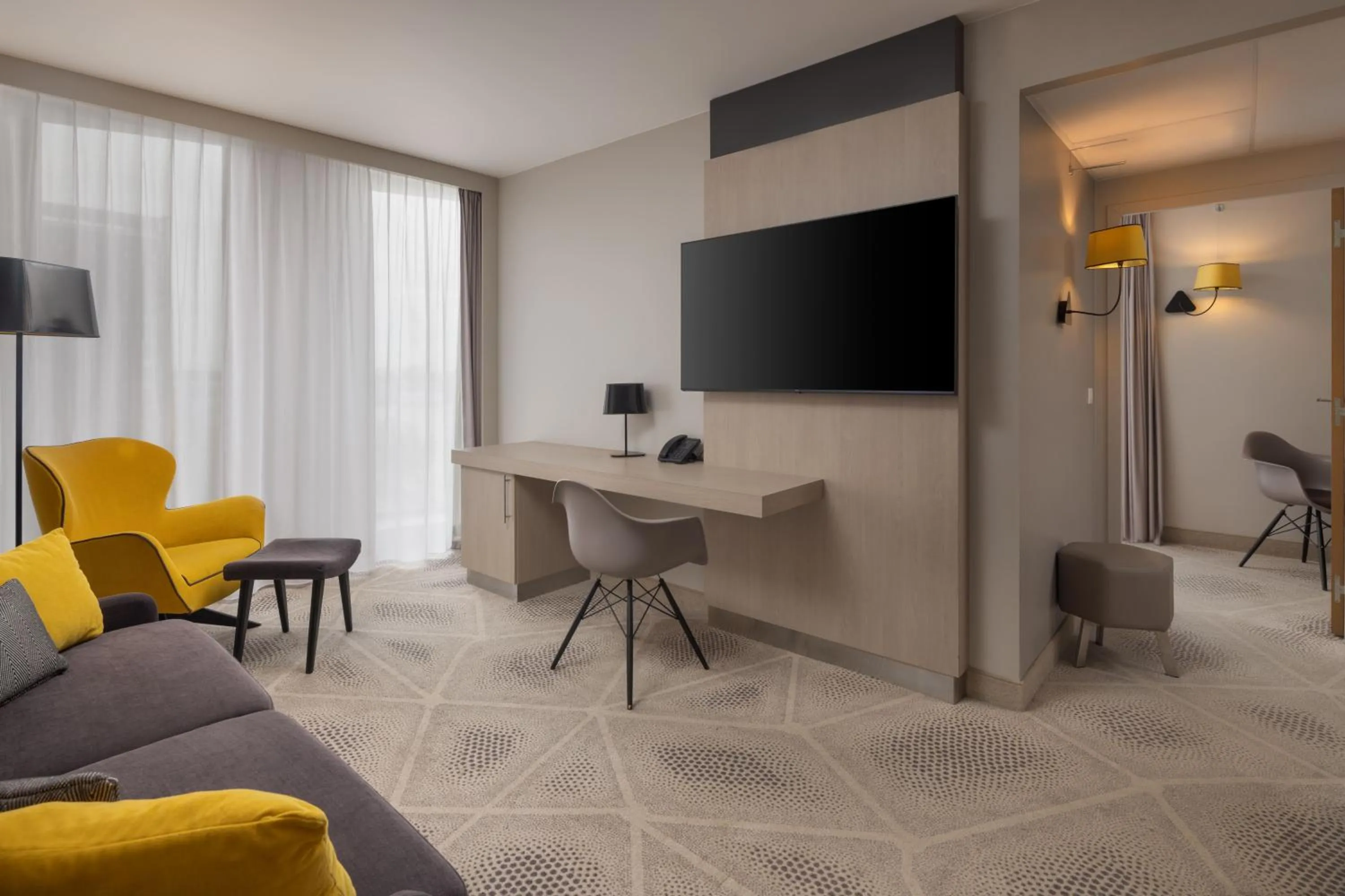 TV and multimedia in Hilton Garden Inn Bordeaux Centre