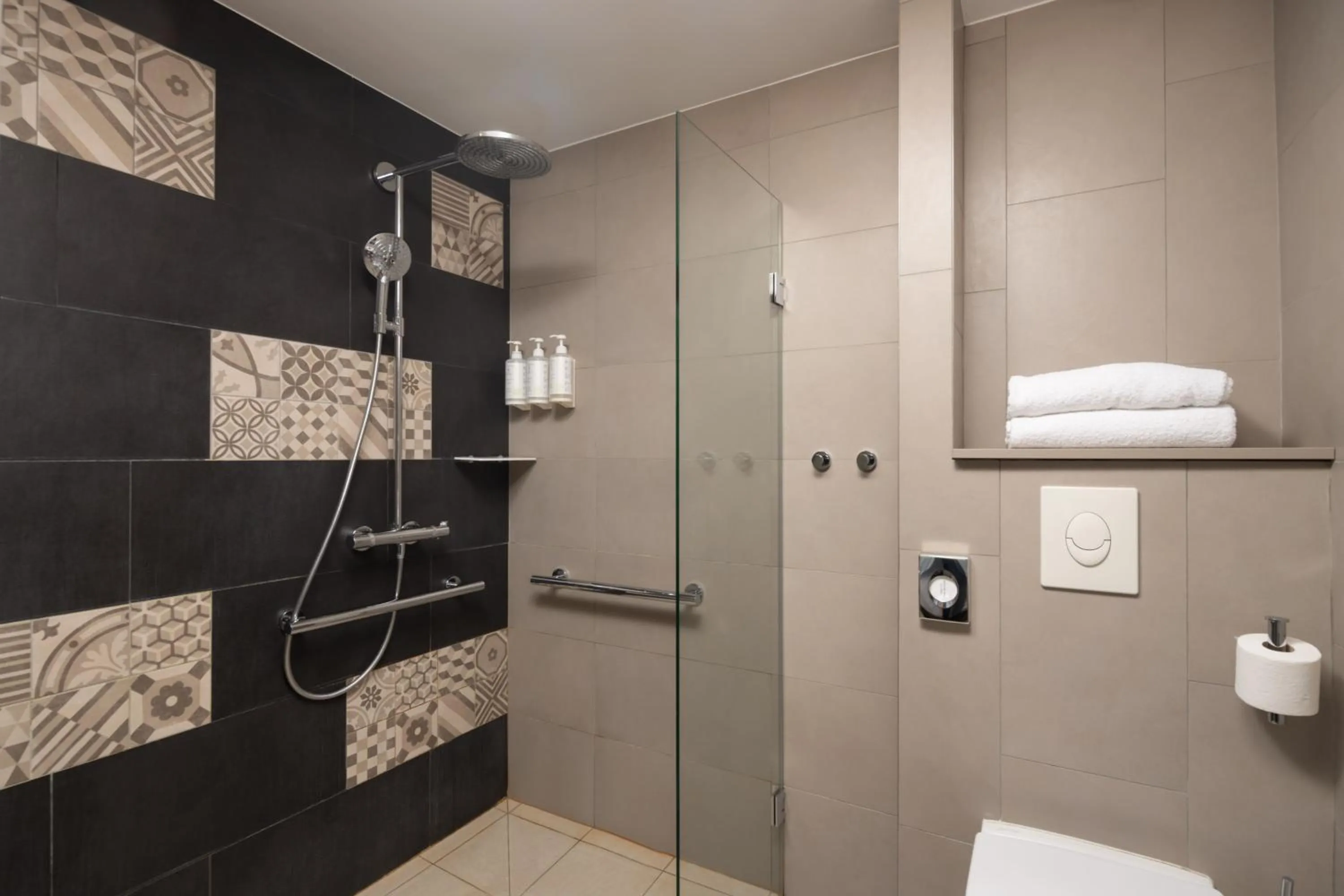 Bathroom in Hilton Garden Inn Bordeaux Centre