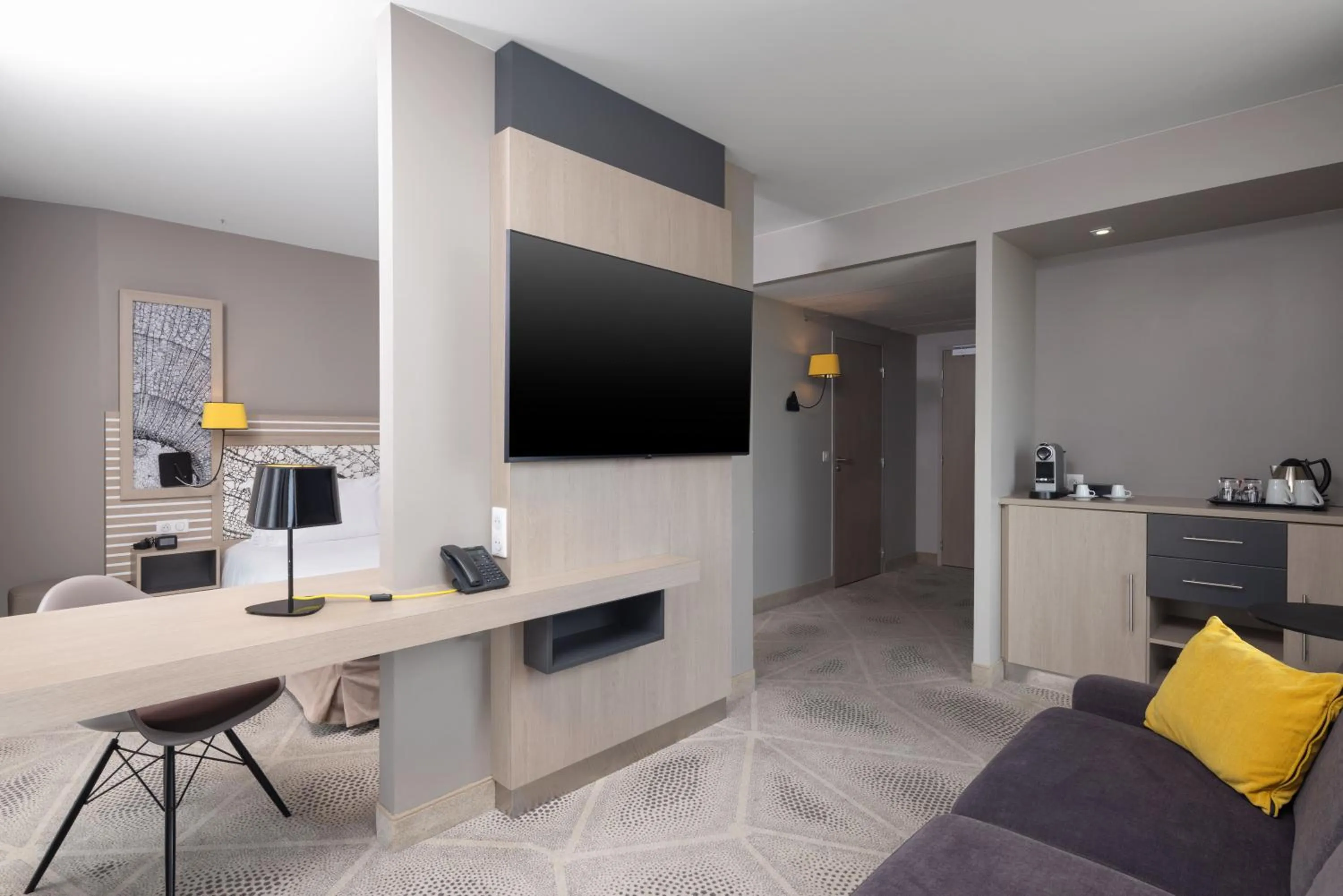 TV and multimedia in Hilton Garden Inn Bordeaux Centre