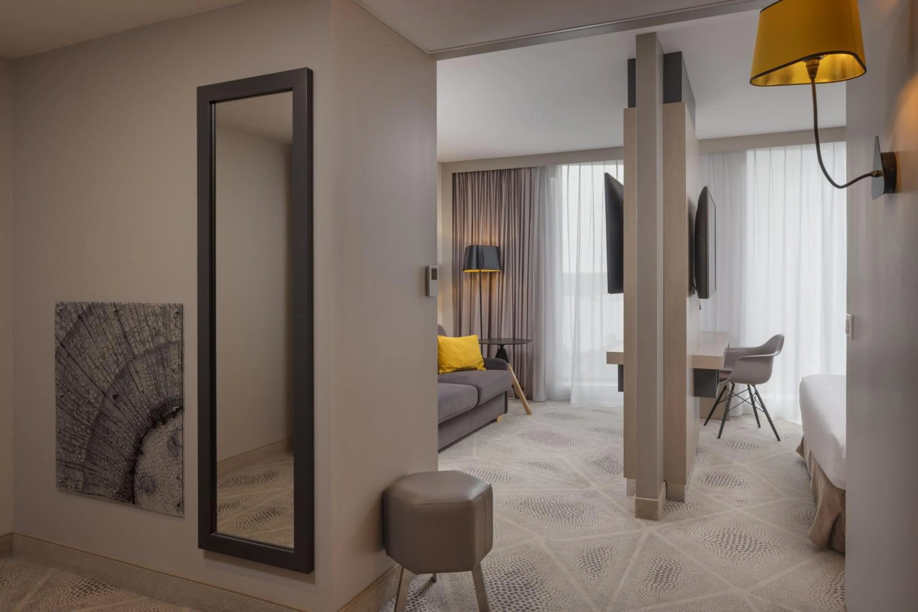 TV and multimedia in Hilton Garden Inn Bordeaux Centre