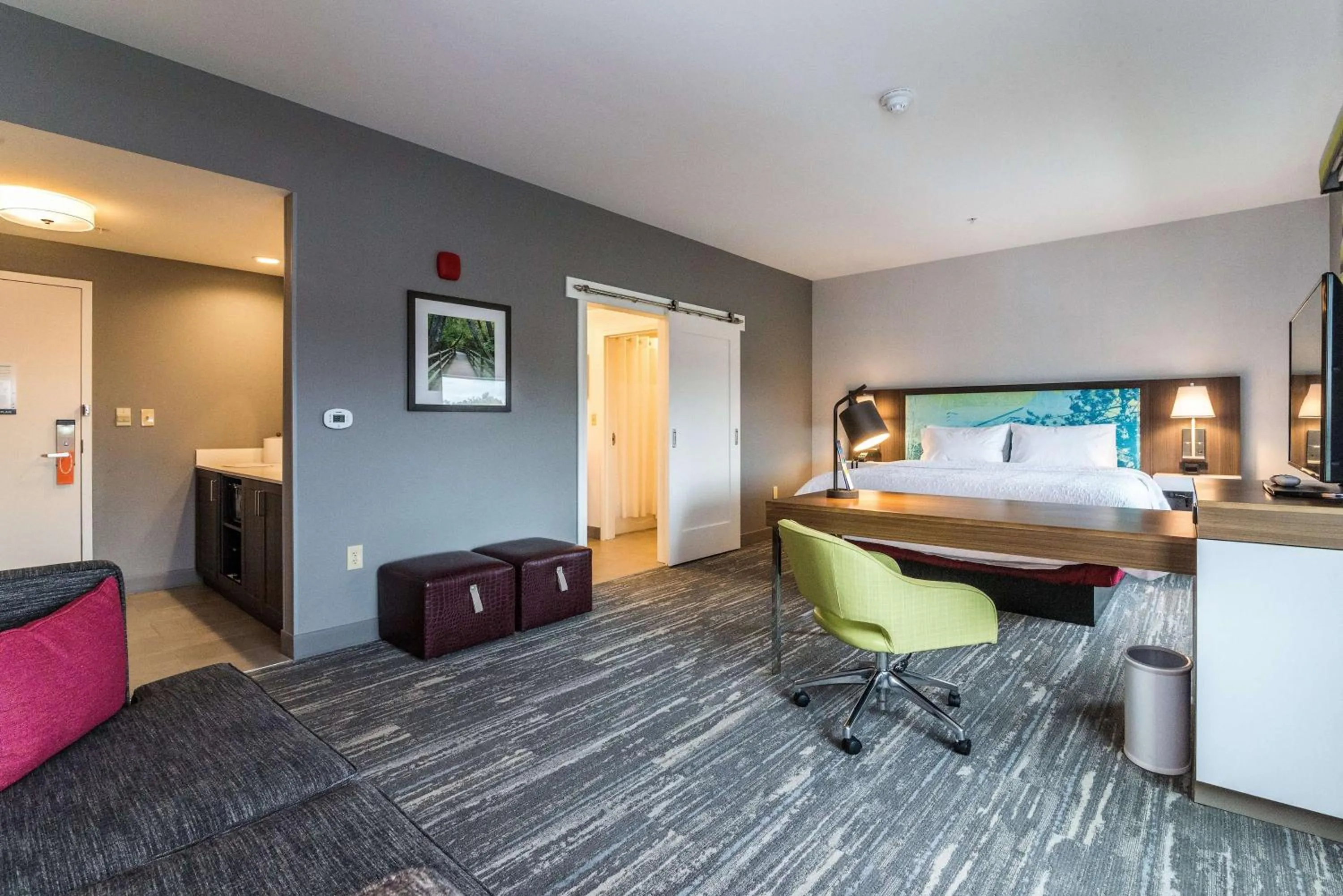 Bedroom, Bed in Hampton Inn & Suites - Allen Park