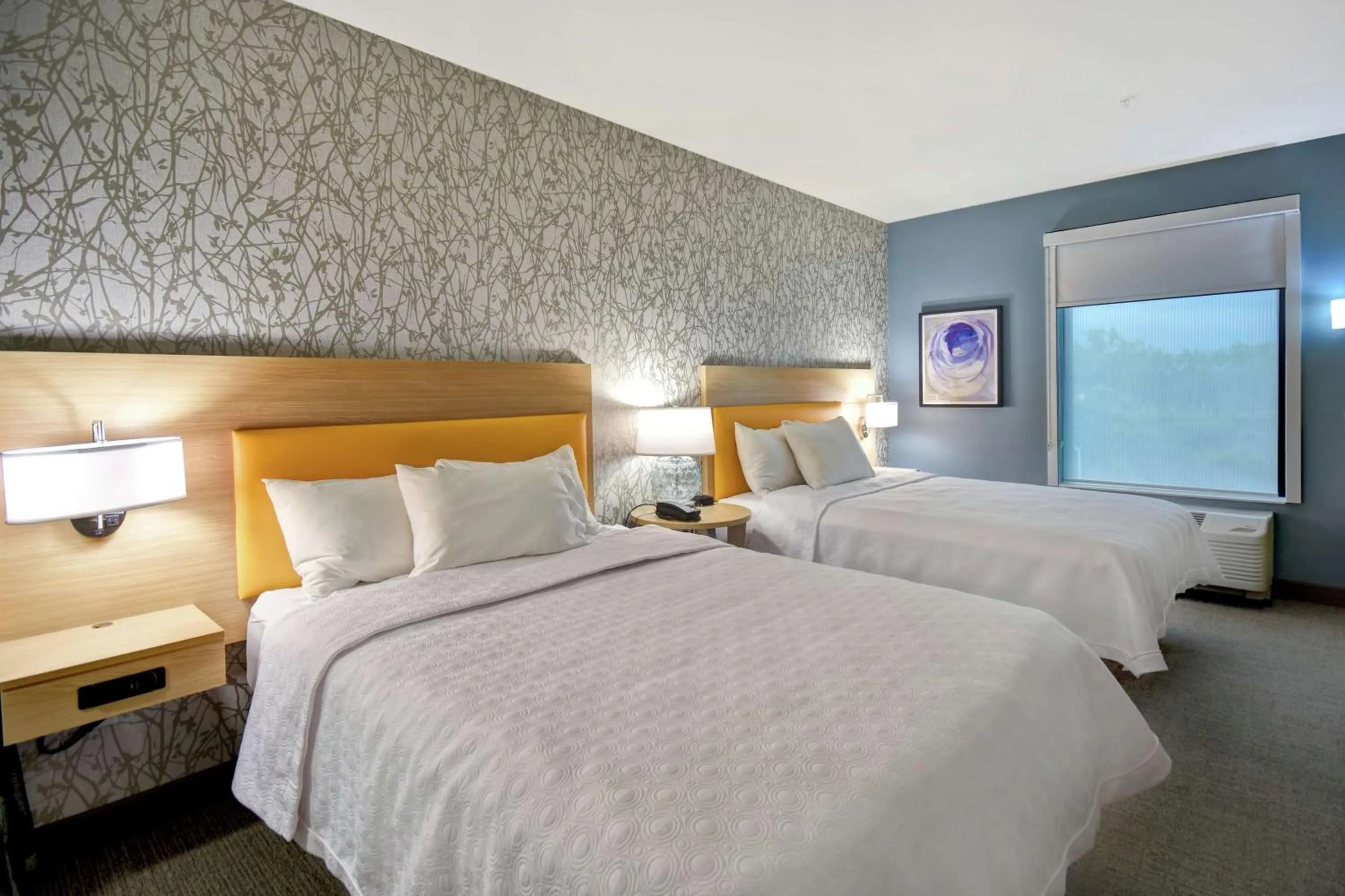 Bed in Home2 Suites By Hilton Frankfort