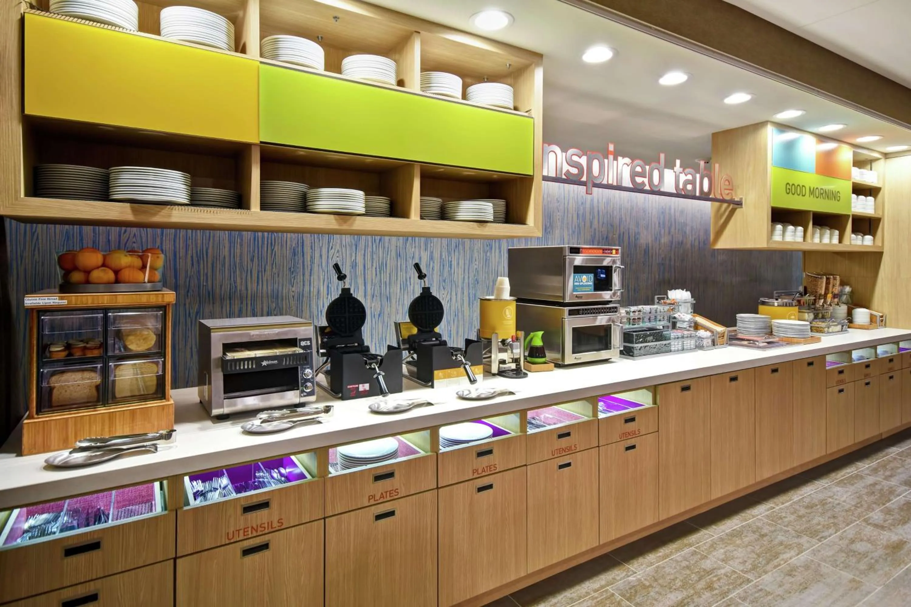 Dining area in Home2 Suites By Hilton Frankfort