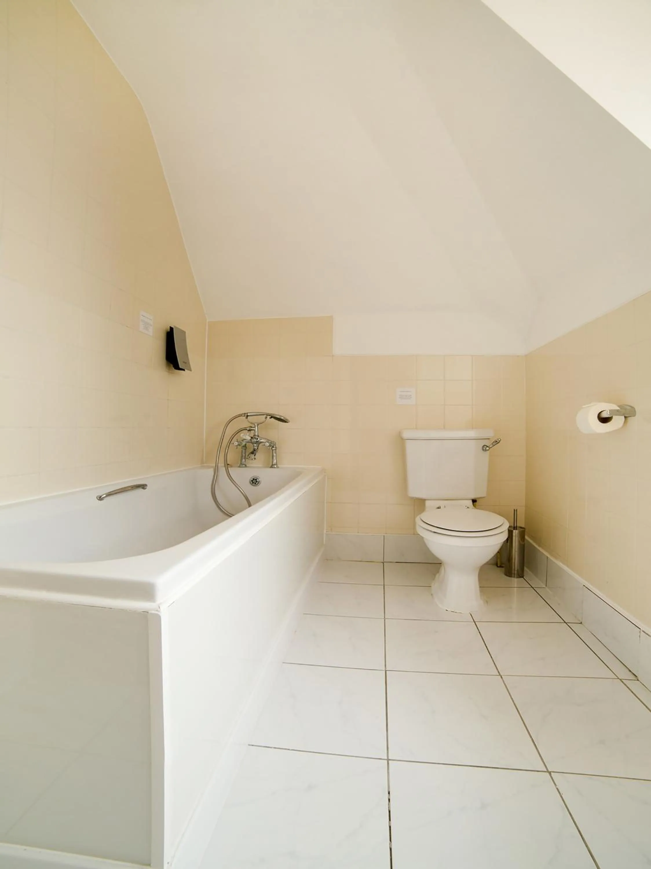 Bathroom in OYO London Luton