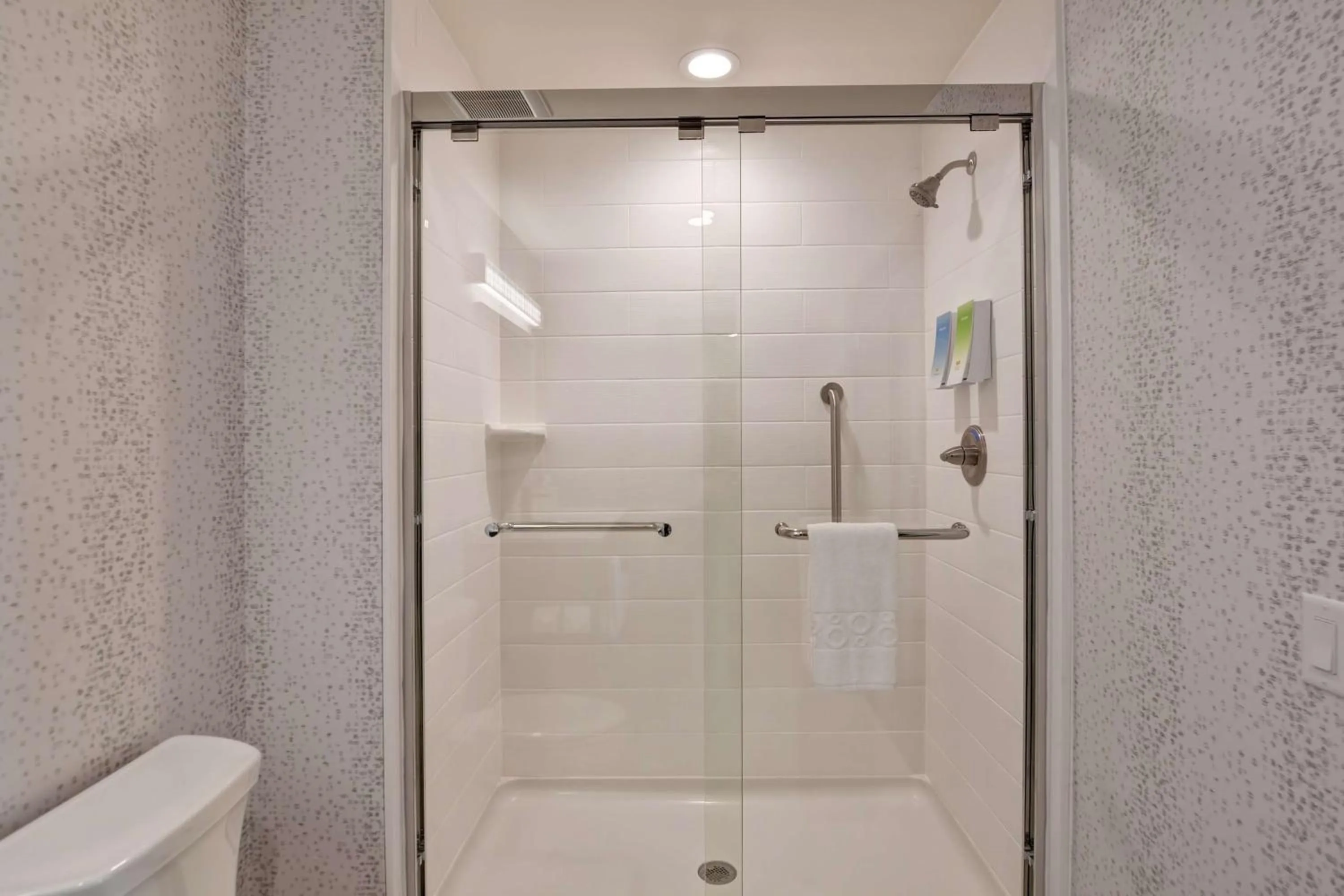 Bathroom in Home2 Suites By Hilton Hot Springs