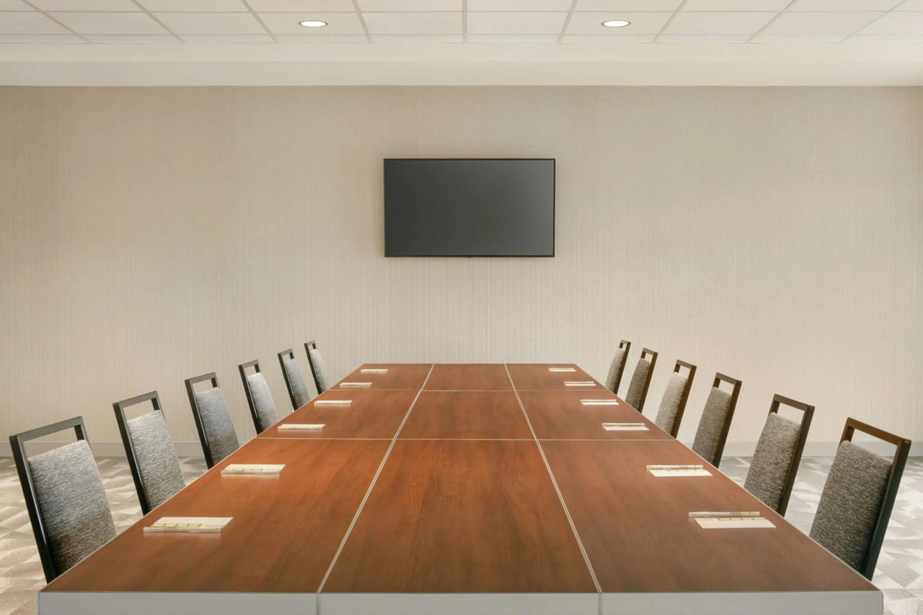 Meeting/conference room in Home2 Suites By Hilton Chantilly Dulles Airport