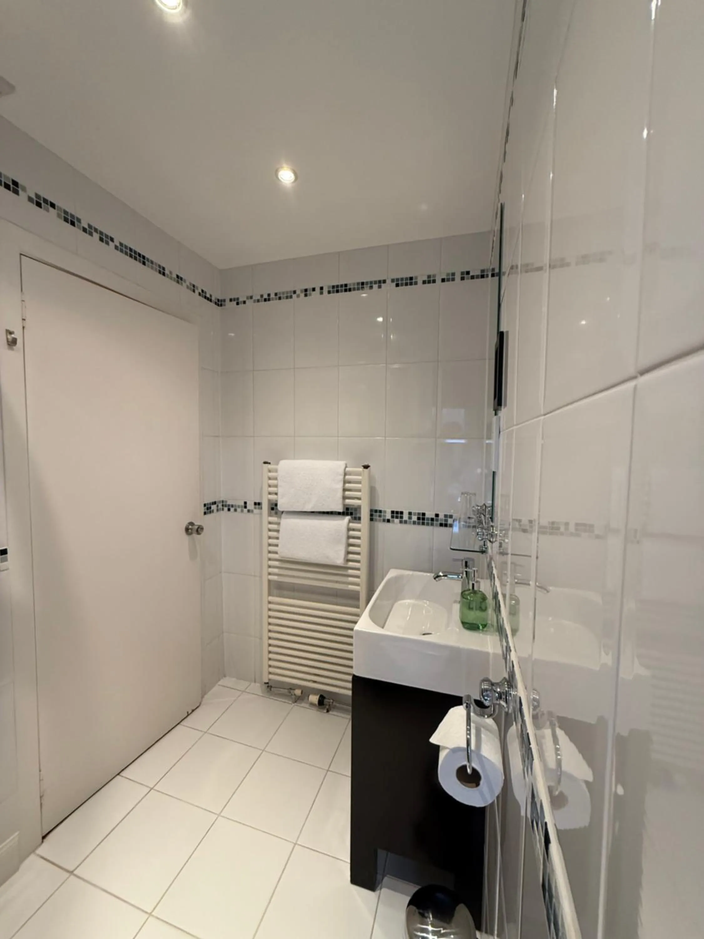 Bathroom in Craigatin House & Courtyard