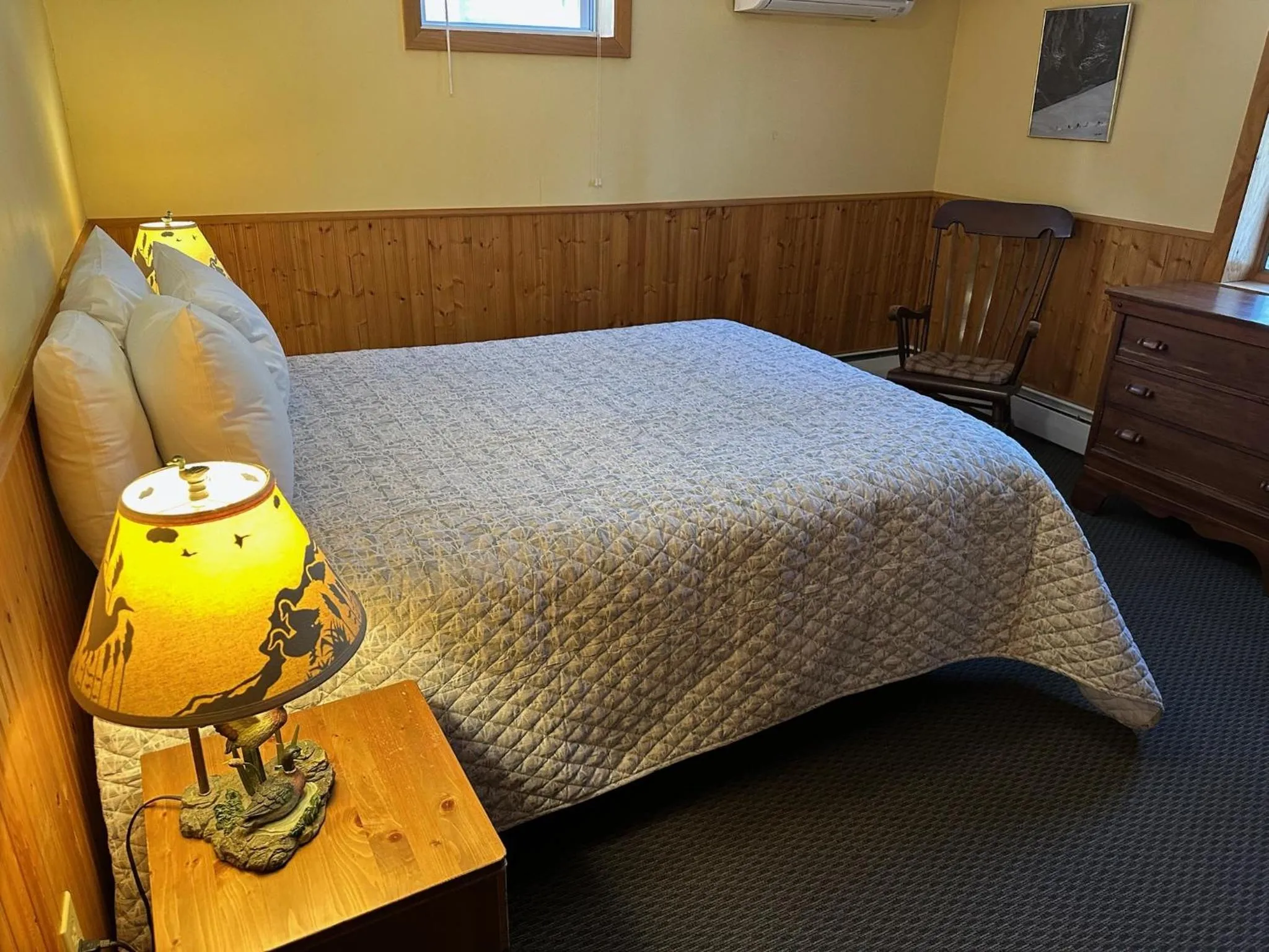 Bed in Gray Ghost Inn