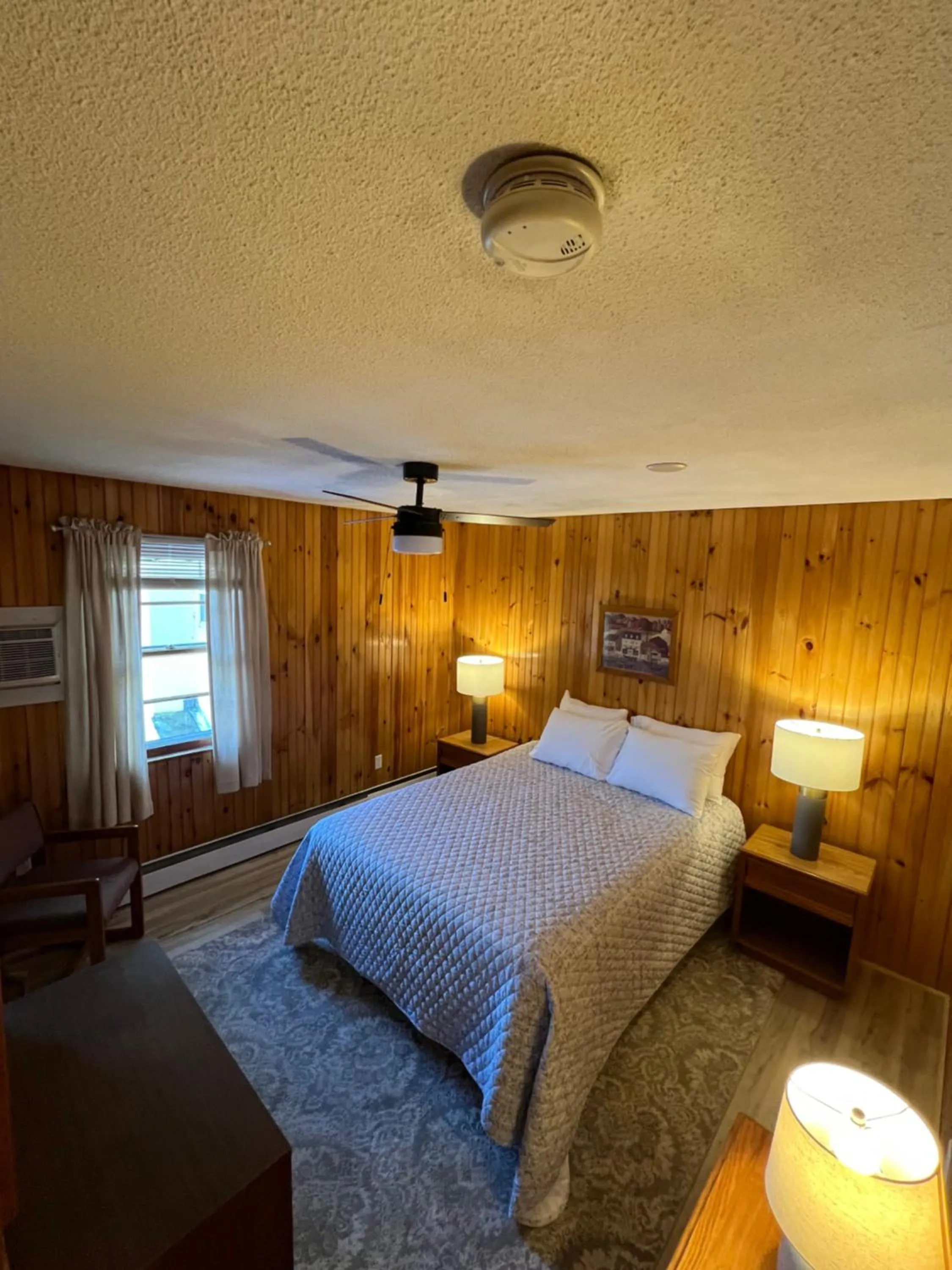 Bed in Gray Ghost Inn