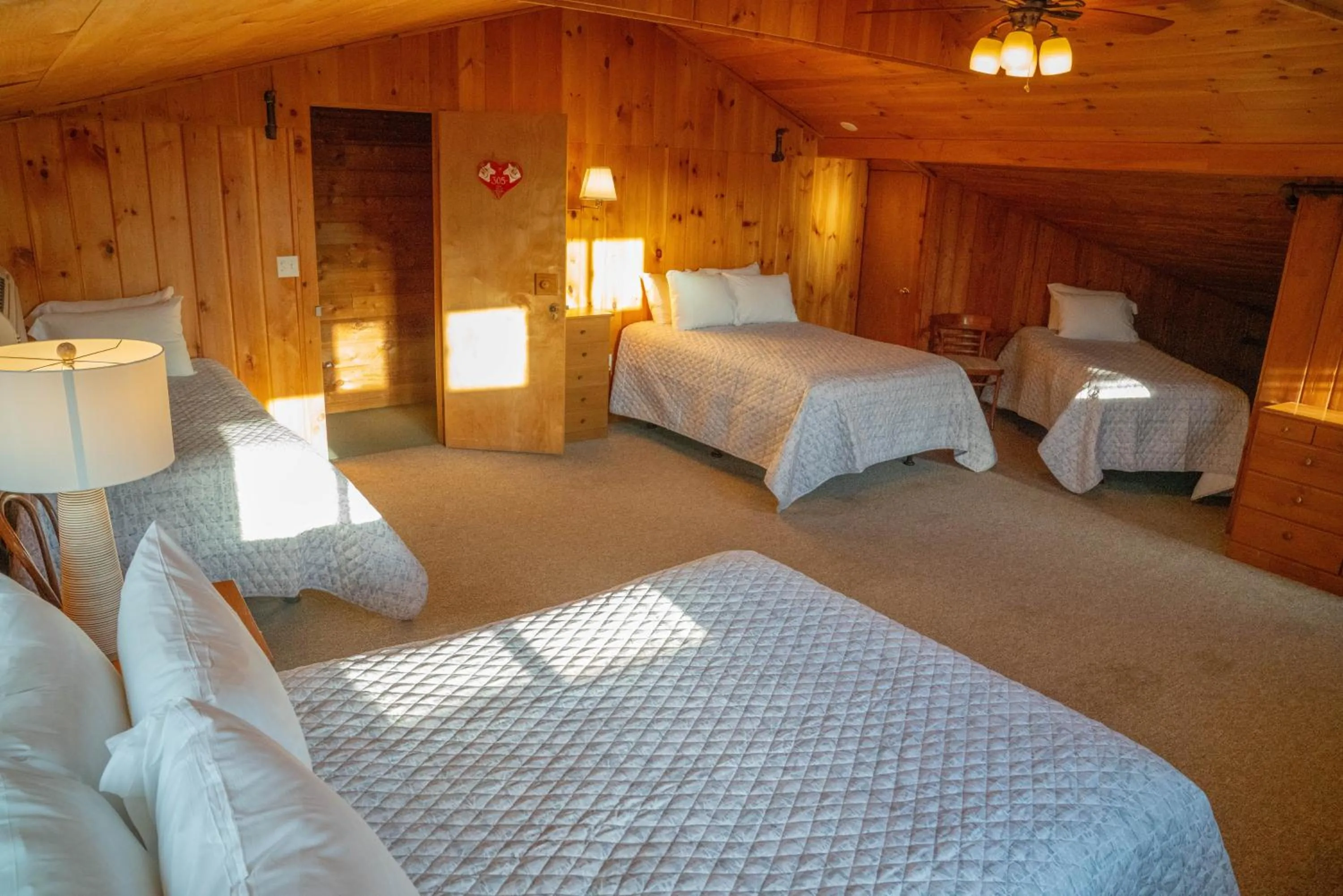 Bed in Gray Ghost Inn