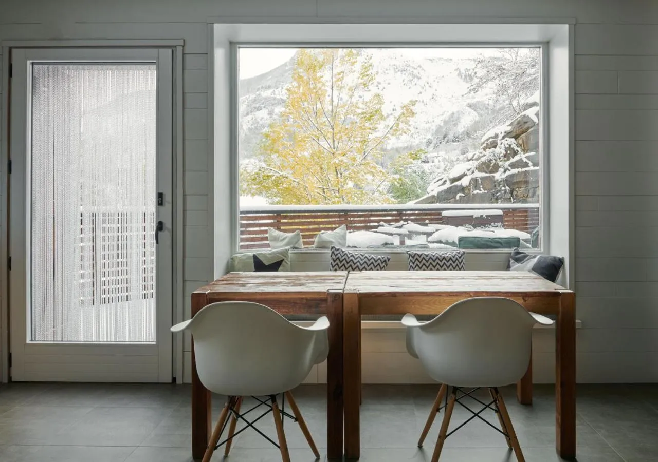 Communal lounge/ TV room in Apartahotel Tres Quiñones