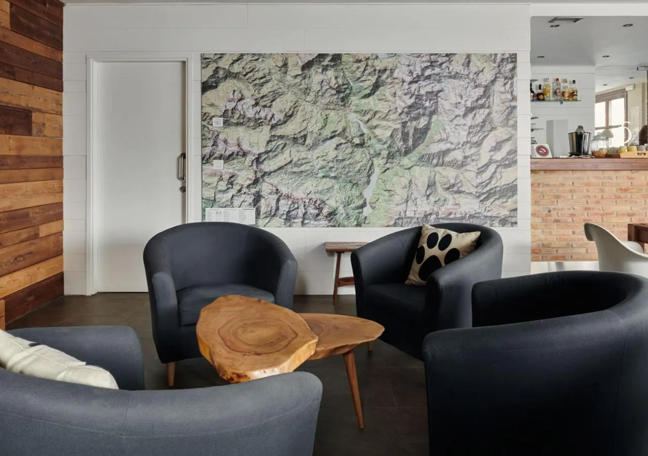 Communal lounge/ TV room in Apartahotel Tres Quiñones