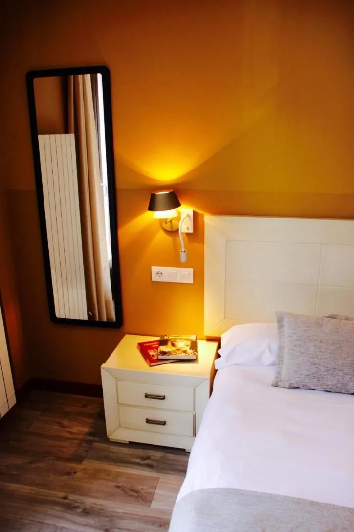 Bedroom, Bed in Apartahotel Tres Quiñones