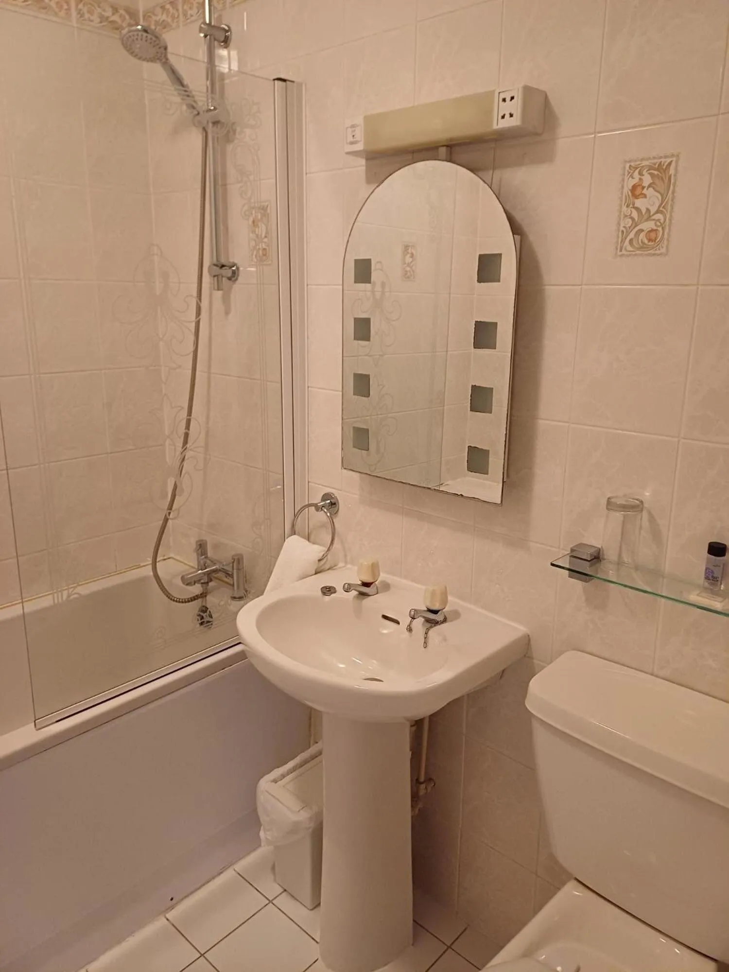 Bathroom in Kings Park Hotel