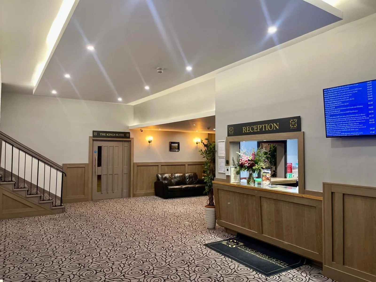 Lobby or reception in Kings Park Hotel