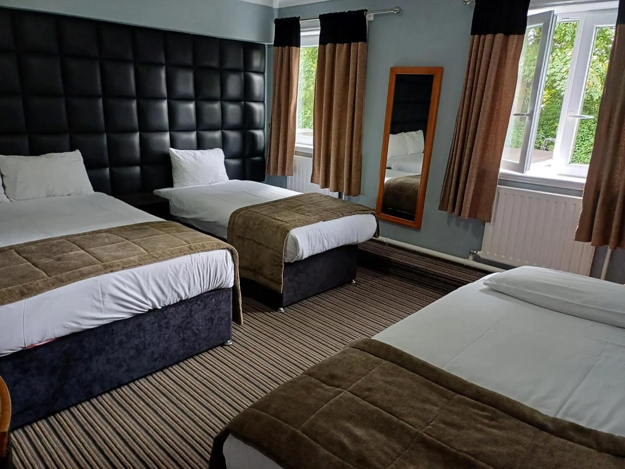 Bedroom, Bed in Kings Park Hotel