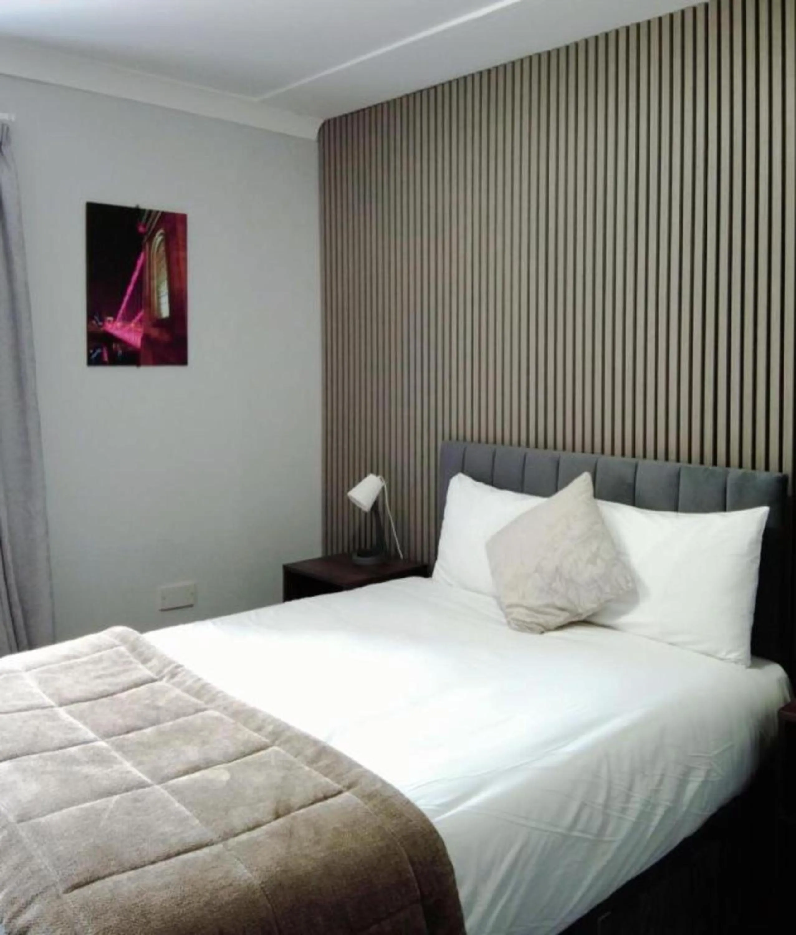 Bedroom, Bed in Kings Park Hotel