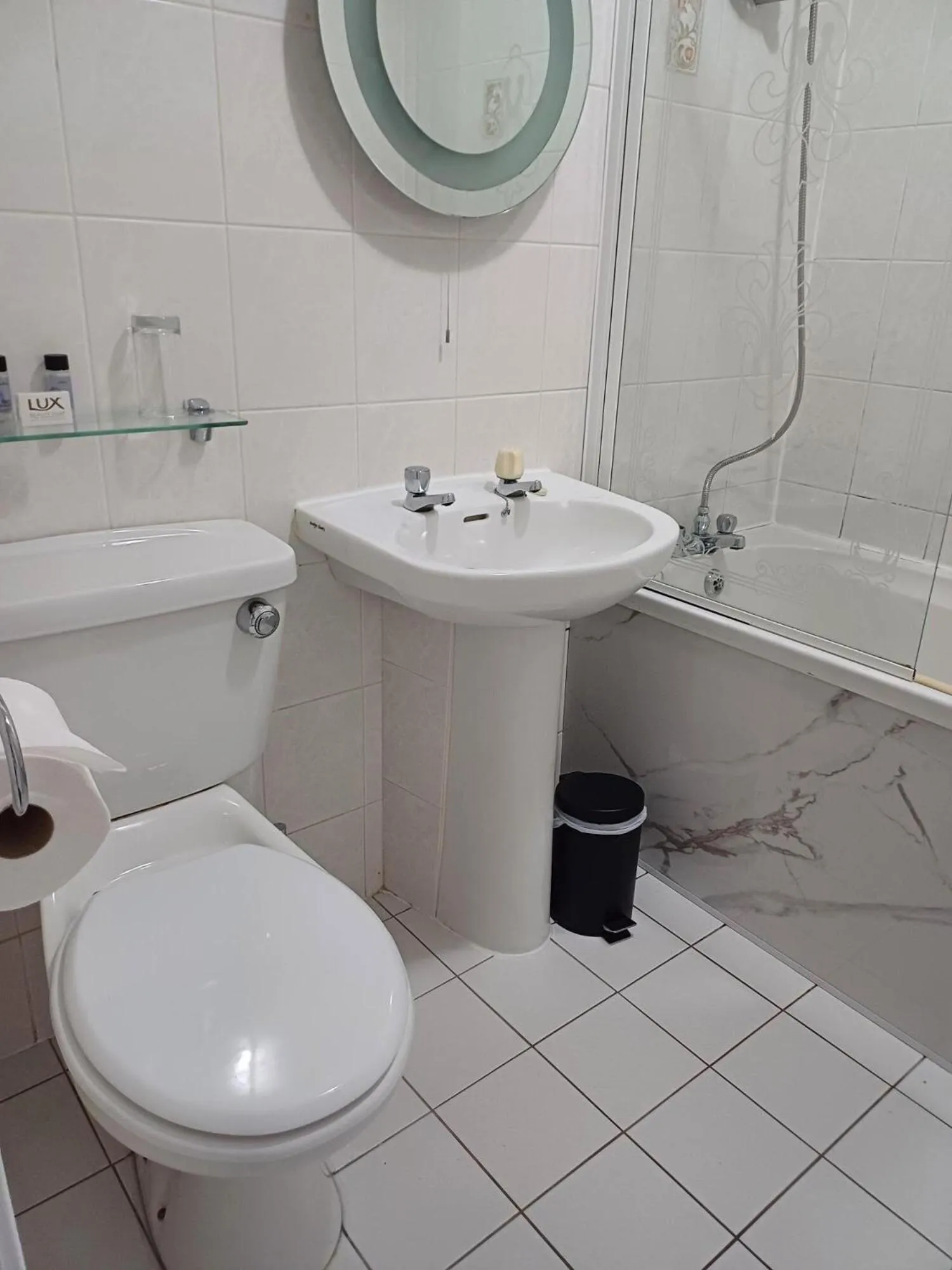 Bathroom in Kings Park Hotel