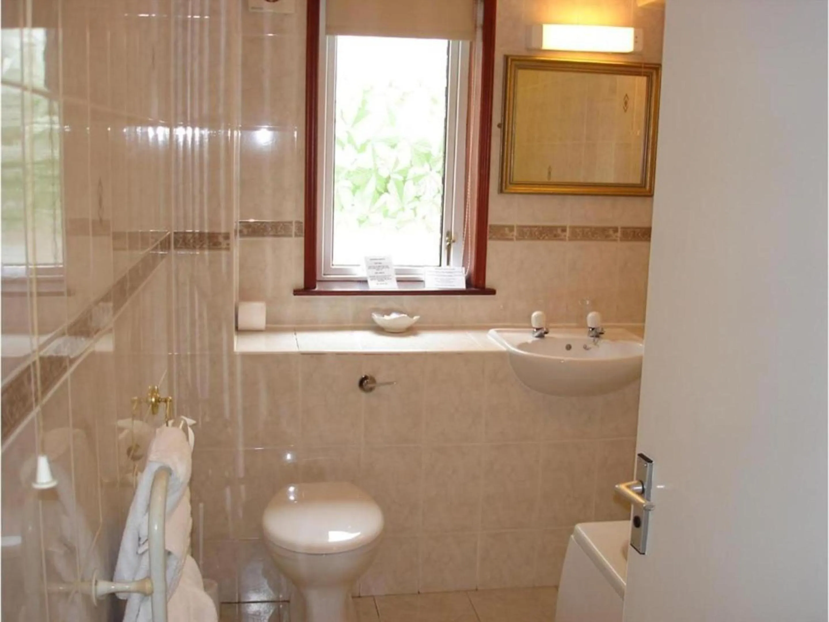 Bathroom in Kings Park Hotel