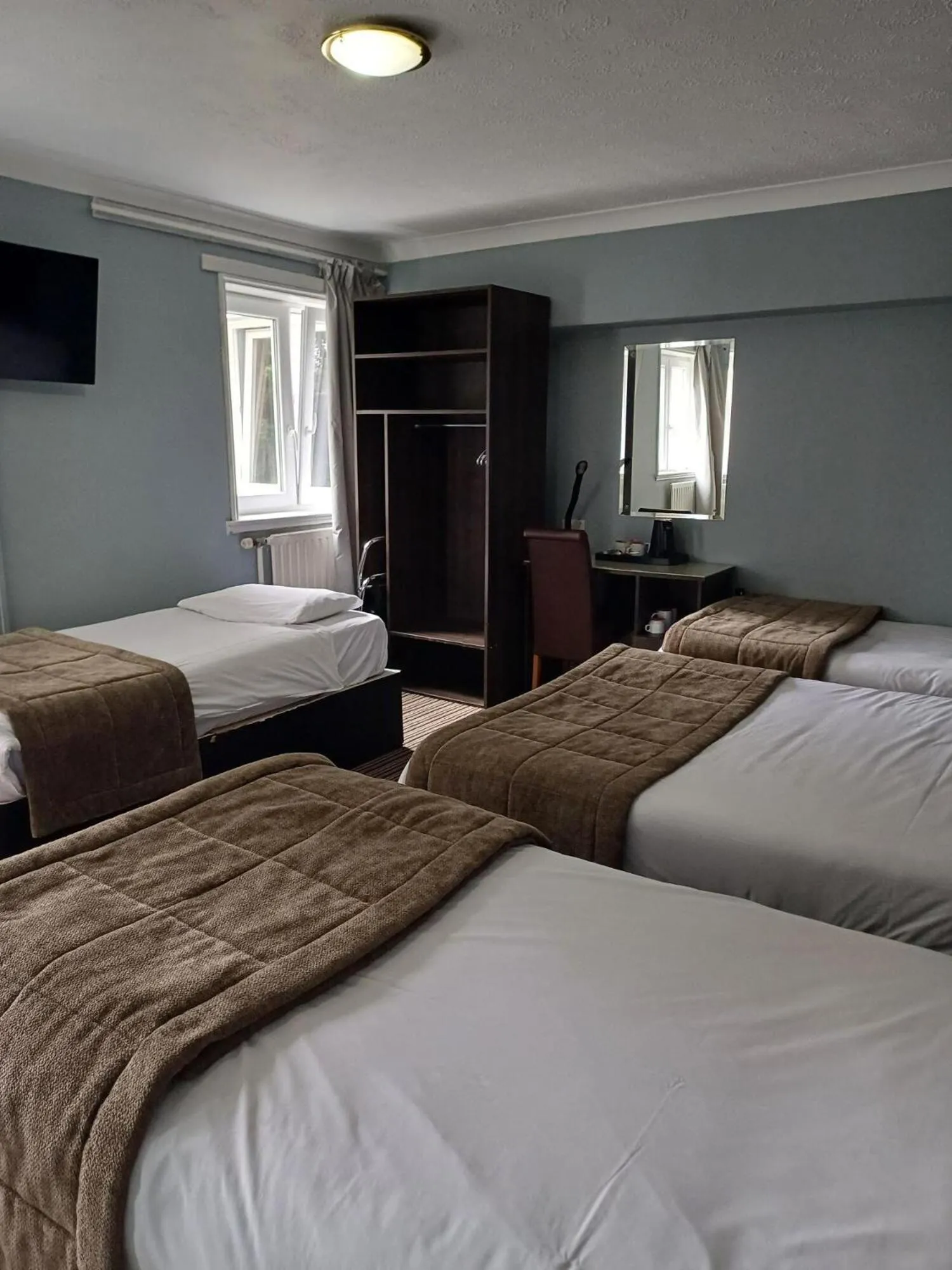 Bedroom, Bed in Kings Park Hotel
