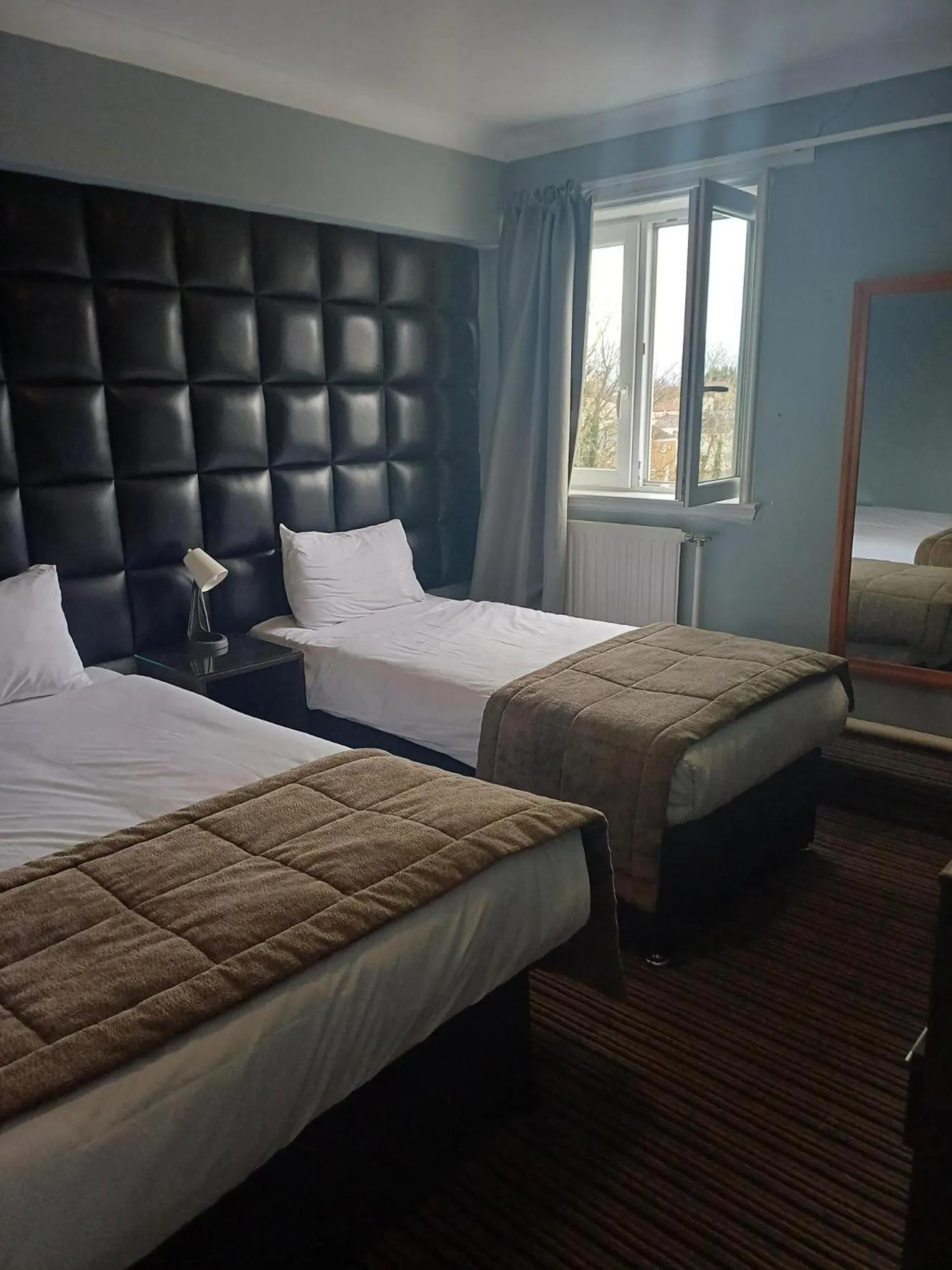 Bedroom, Bed in Kings Park Hotel