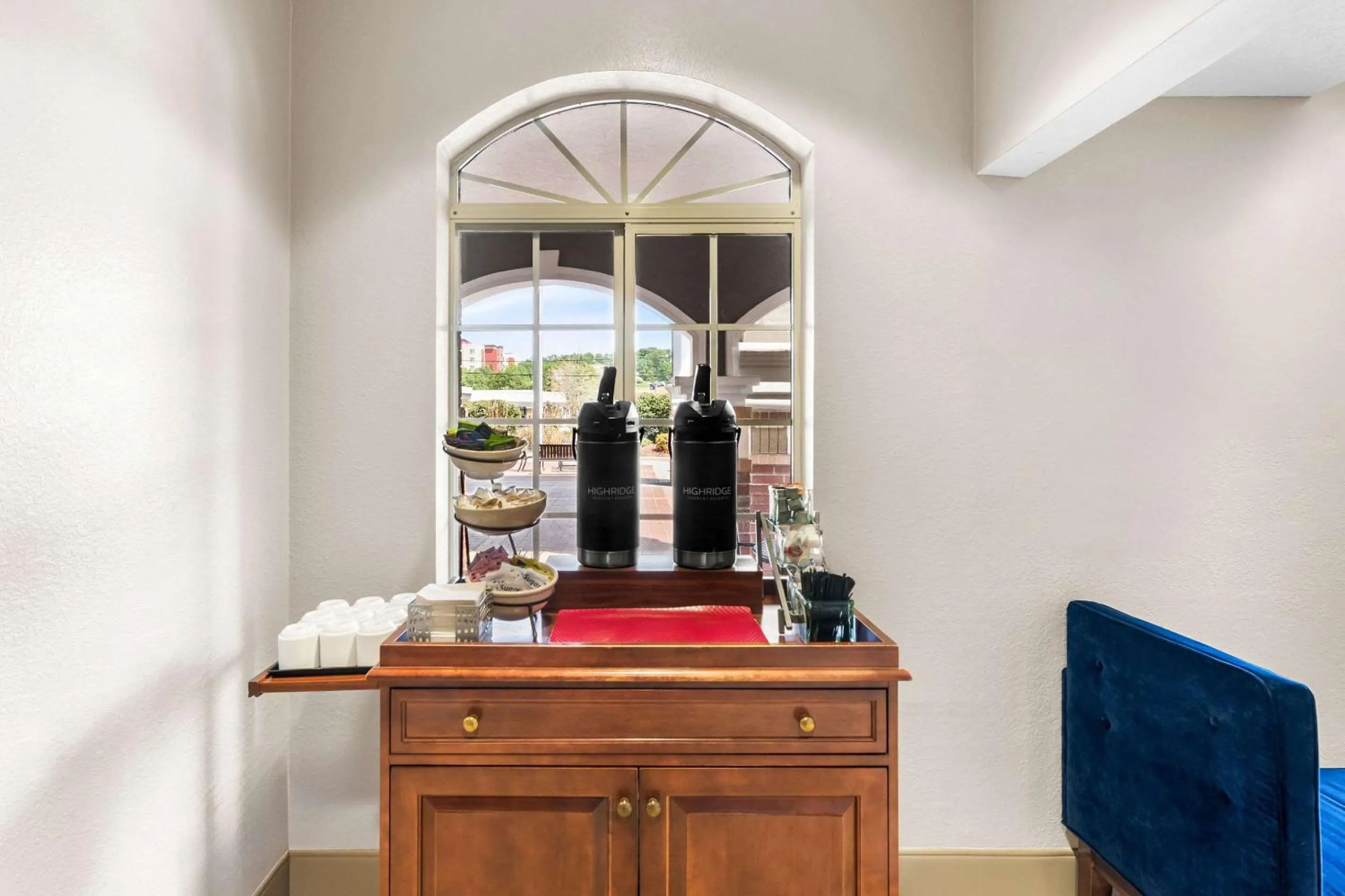 Breakfast in Country Inn & Suites by Radisson, Hot Springs, AR