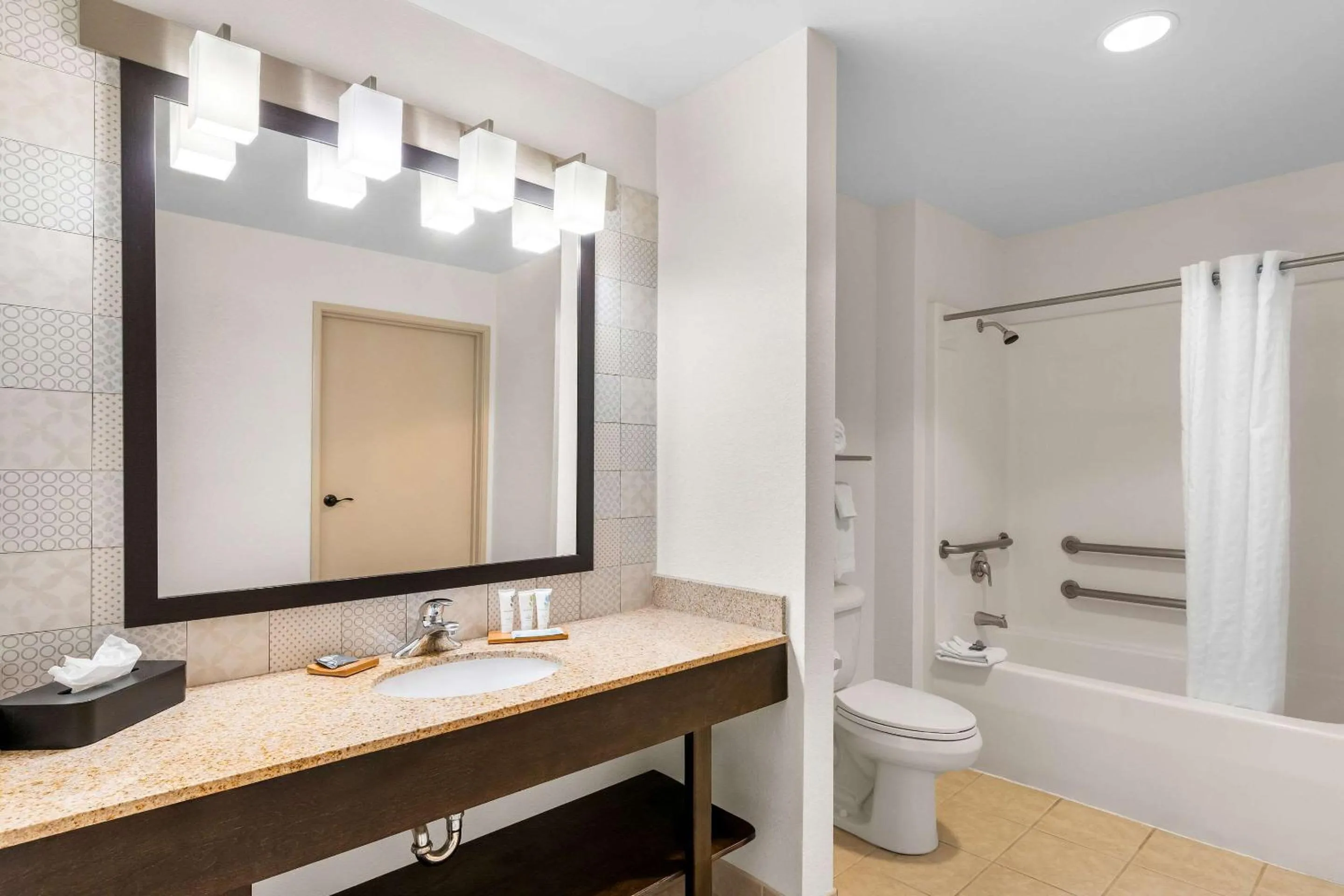 Bedroom in Country Inn & Suites by Radisson, Hot Springs, AR