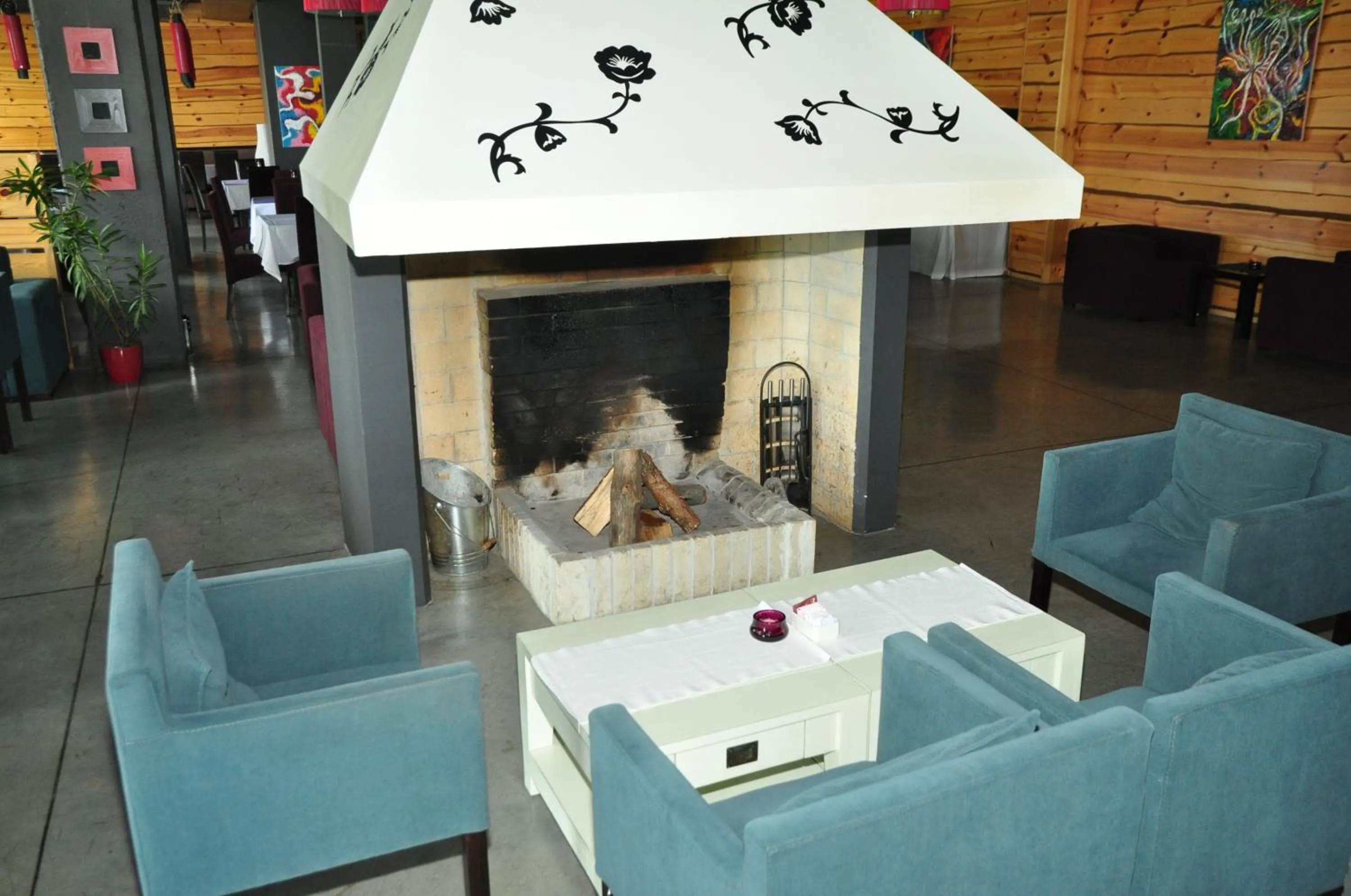 Restaurant/places to eat in 3 Mountains Hotel