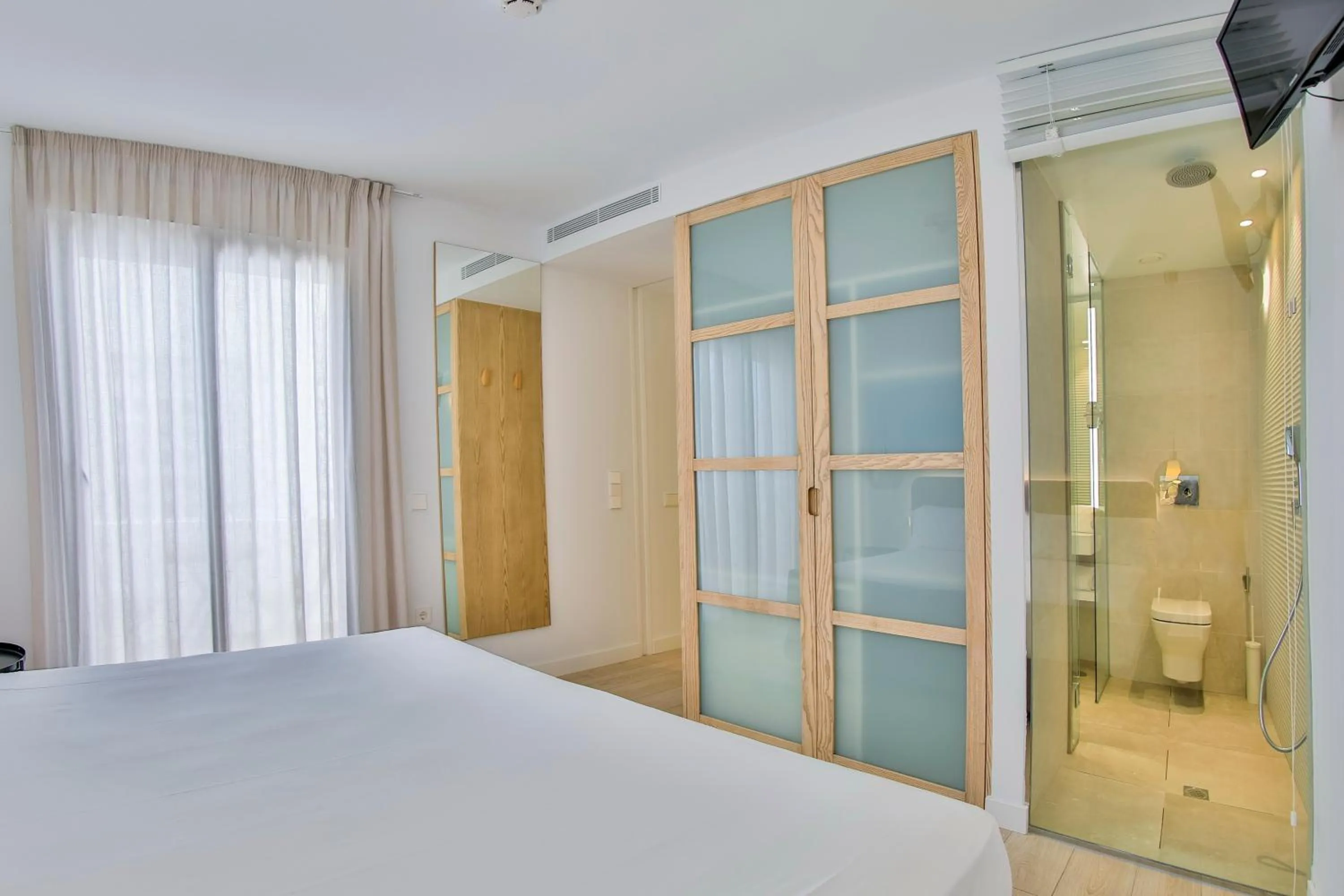 Bathroom, Bed in Apartamentos 525