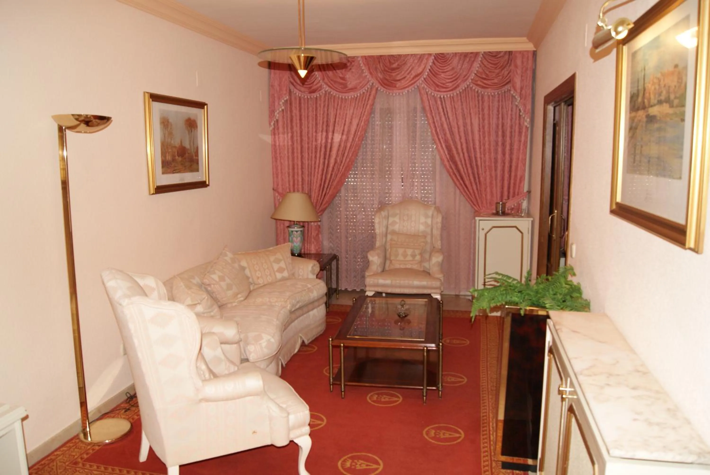 Seating area in Hotel Reina Victoria