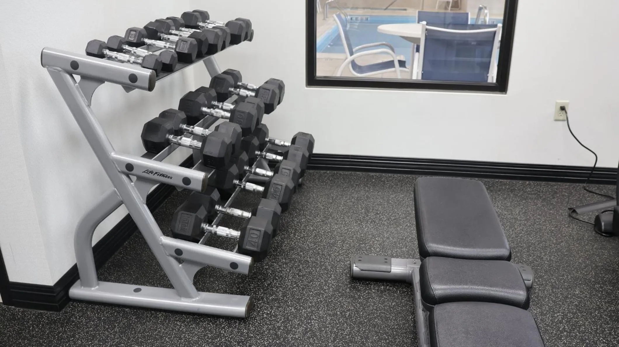 Fitness centre/facilities in Holiday Inn Express & Suites Morton Peoria Area by IHG