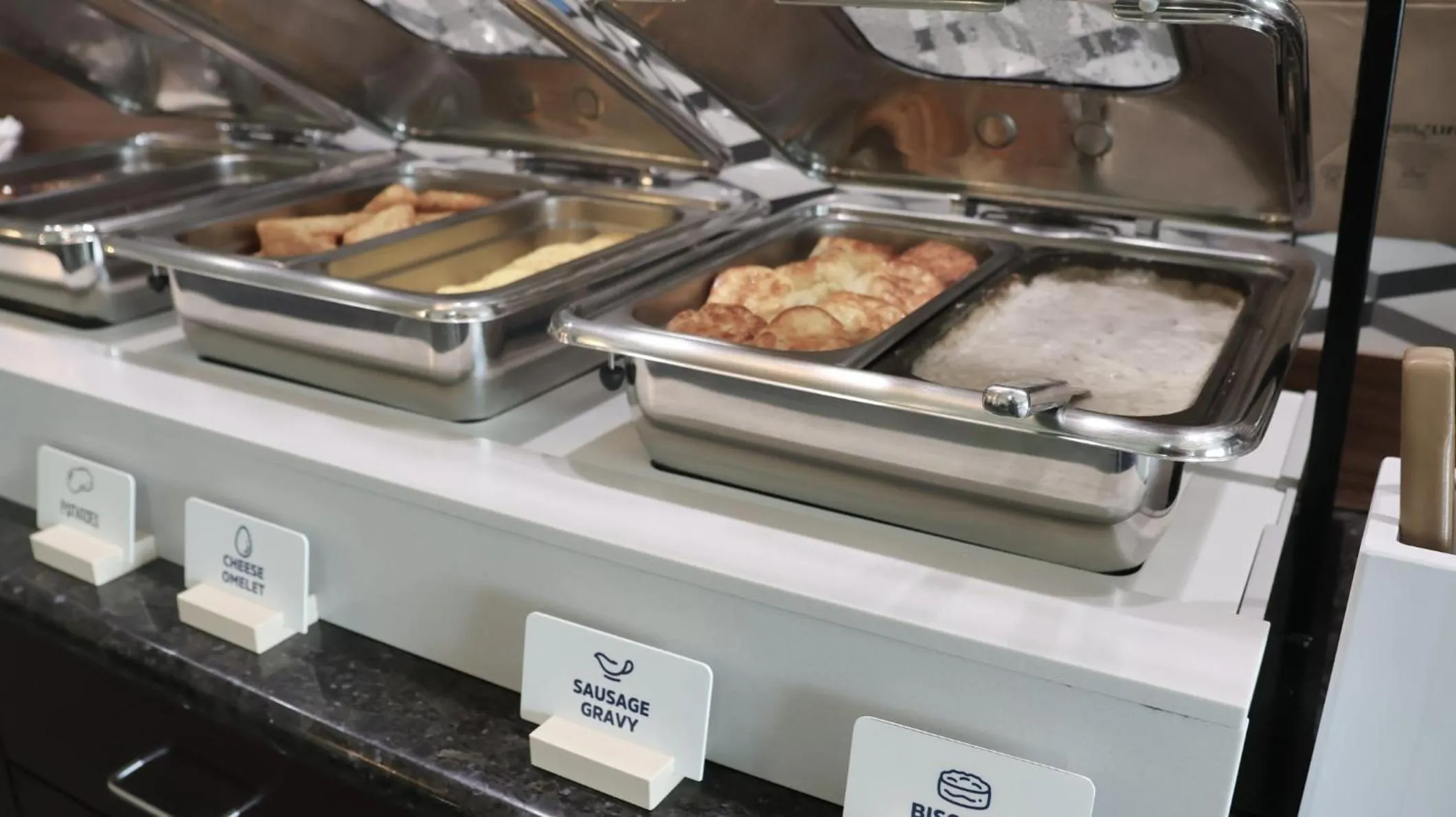 Breakfast in Holiday Inn Express & Suites Morton Peoria Area by IHG