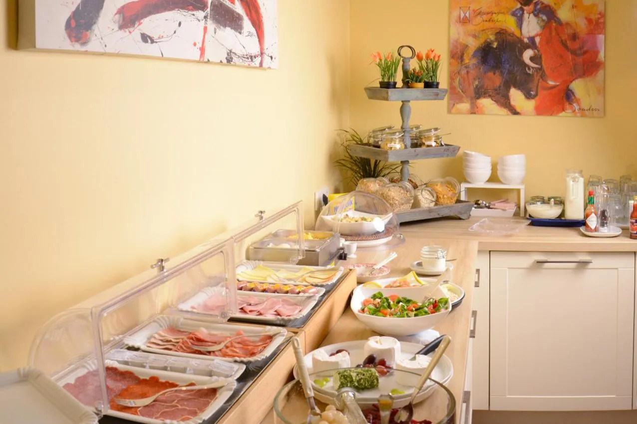 Buffet breakfast in Barcelona Bed & Breakfast