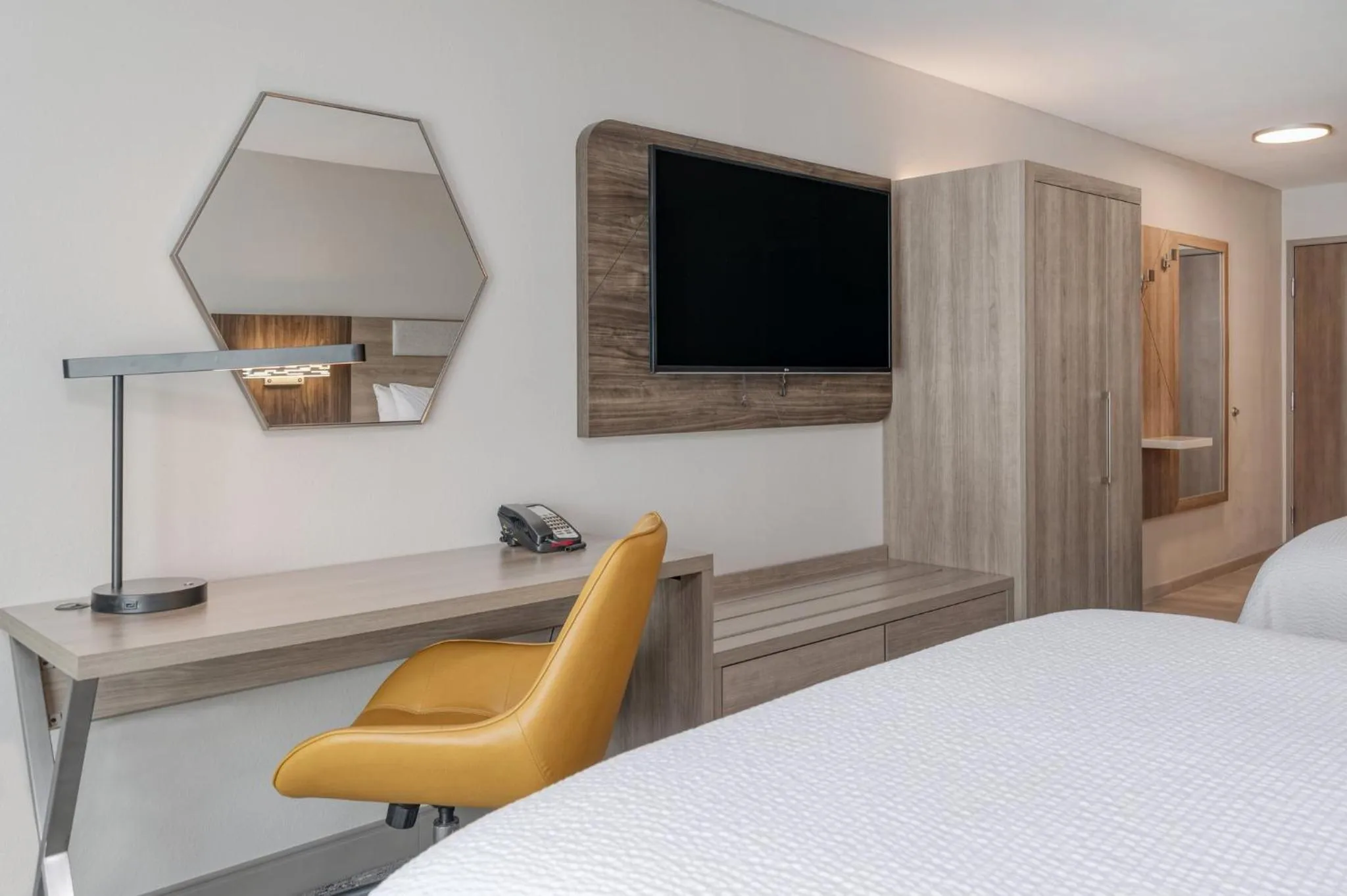 Photo of the whole room, Bed in Holiday Inn Express - Rensselaer by IHG