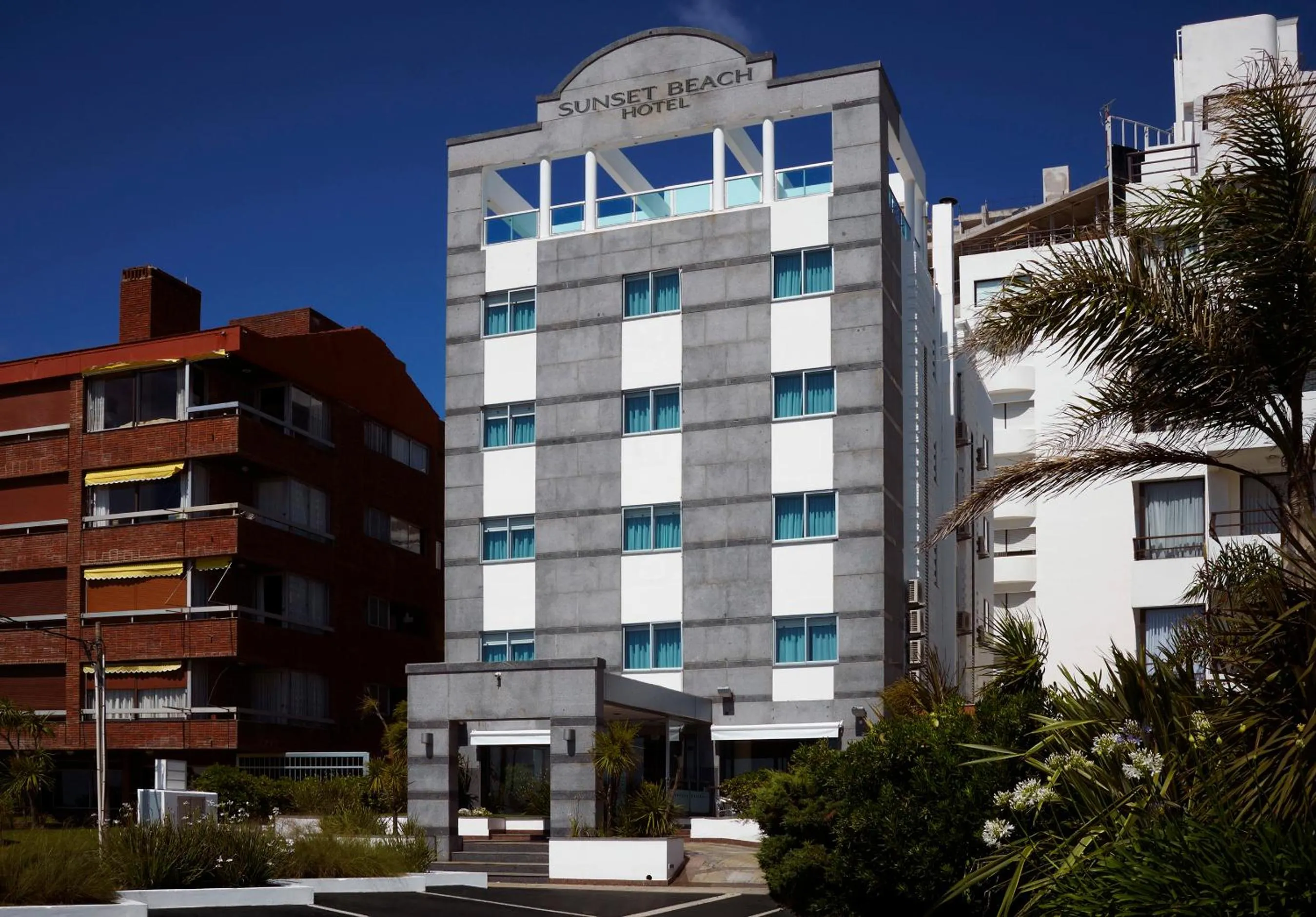 Facade/entrance in Hotel Sunset Beach