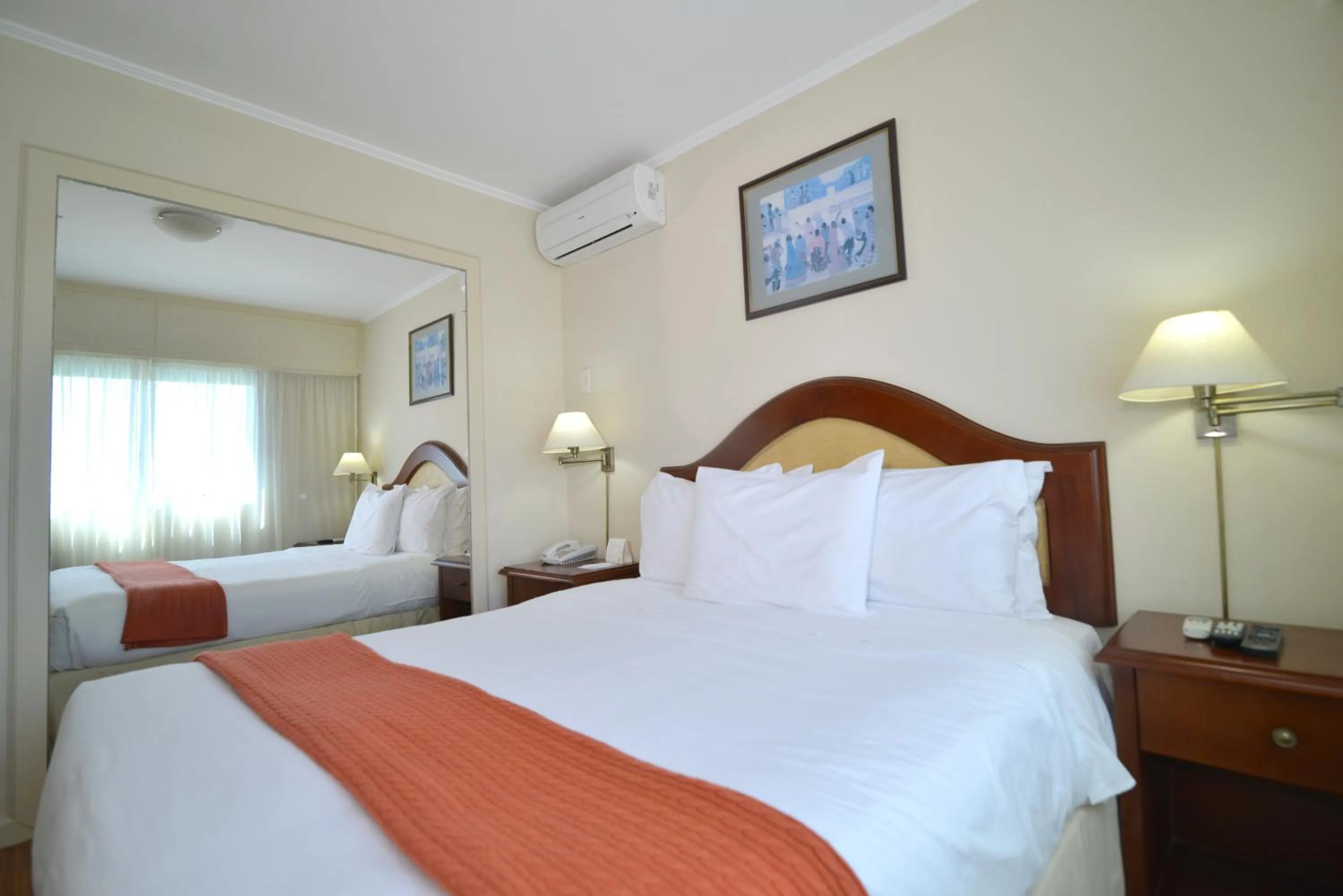 Photo of the whole room, Bed in Hotel Sunset Beach