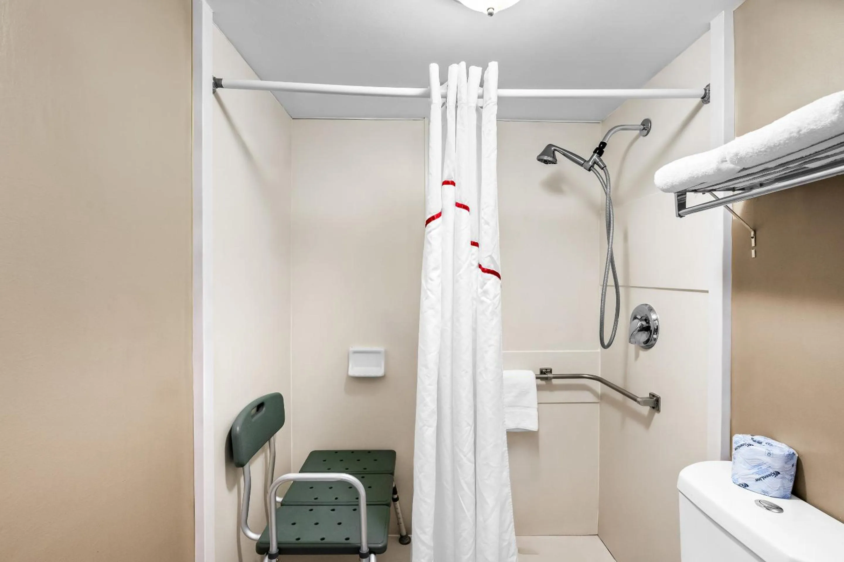 Bathroom in Red Roof Inn Hot Springs