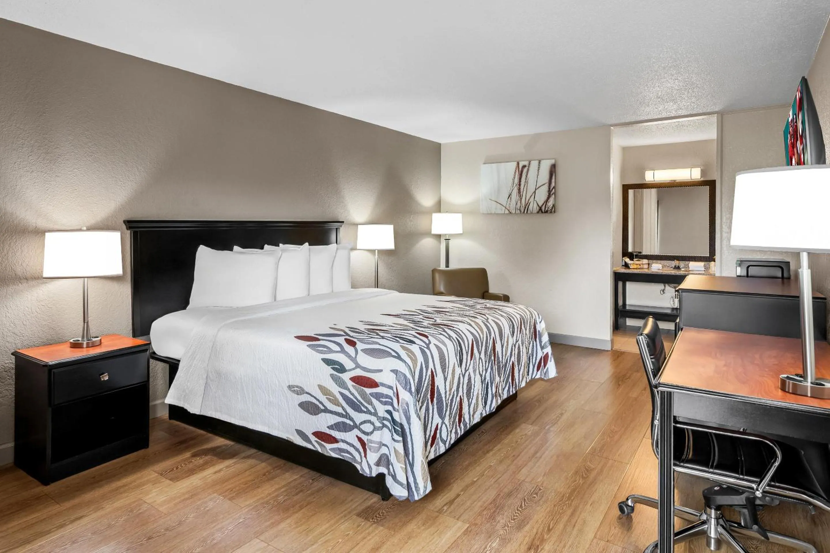 Bedroom, Bed in Red Roof Inn Hot Springs