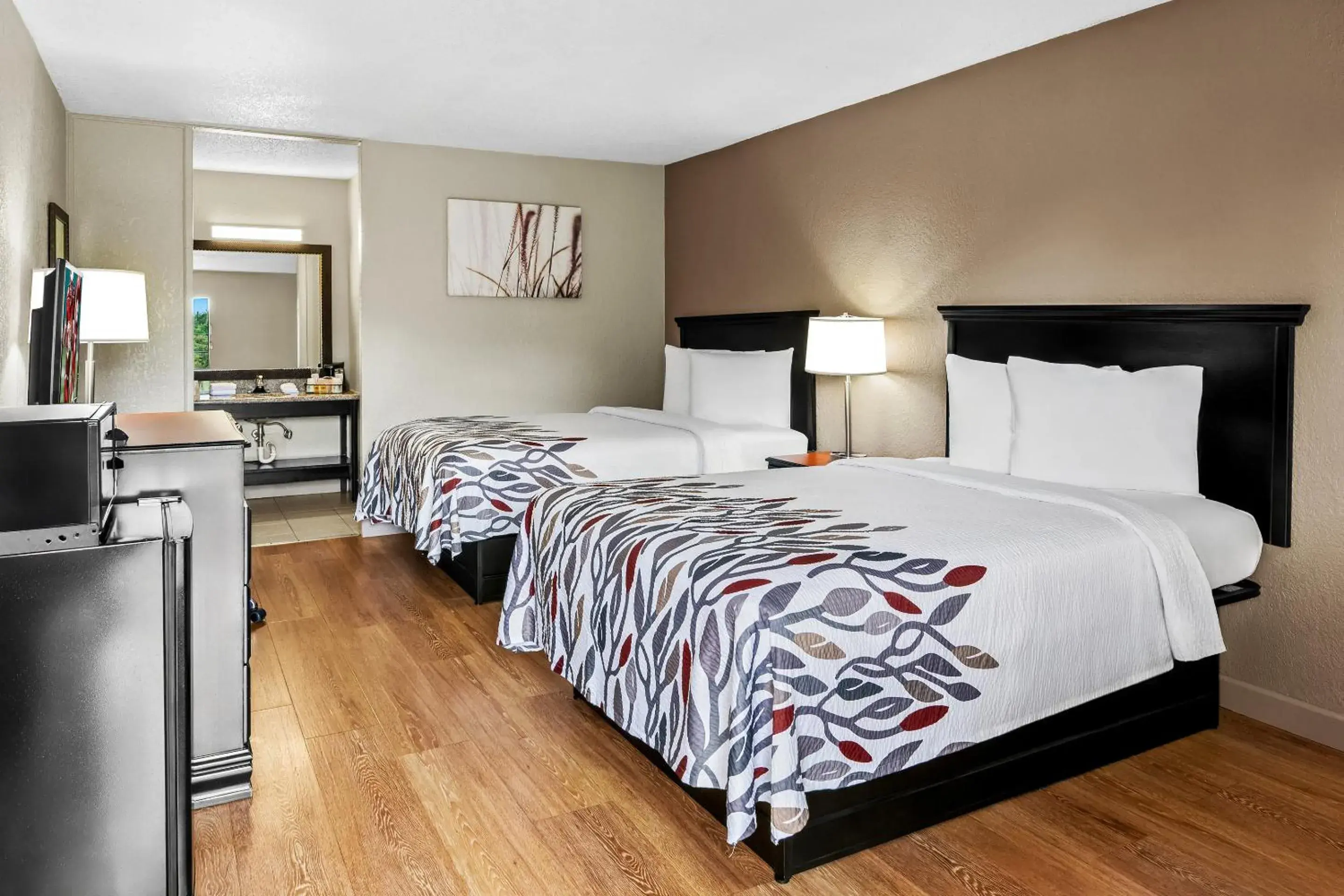 Deluxe Double Room with Two Double Beds - Poolside/Non-Smoking in Red Roof Inn Hot Springs Deluxe Double Room with Two Double Beds - Poolside/Non-Smoking in Red Roof Inn Hot Springs