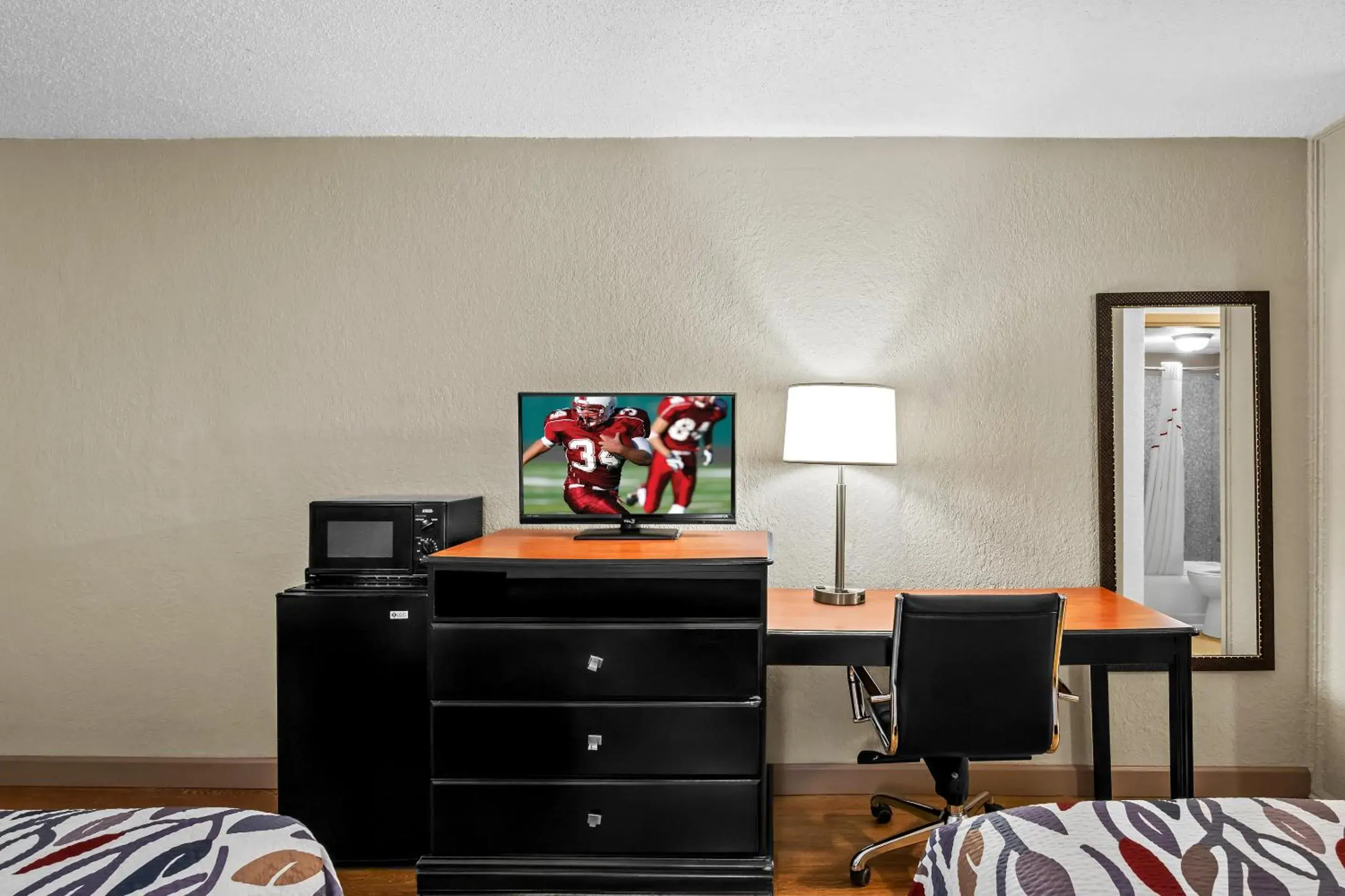 Deluxe Double Room with Two Double Beds - Smoking in Red Roof Inn Hot Springs Deluxe Double Room with Two Double Beds - Smoking in Red Roof Inn Hot Springs