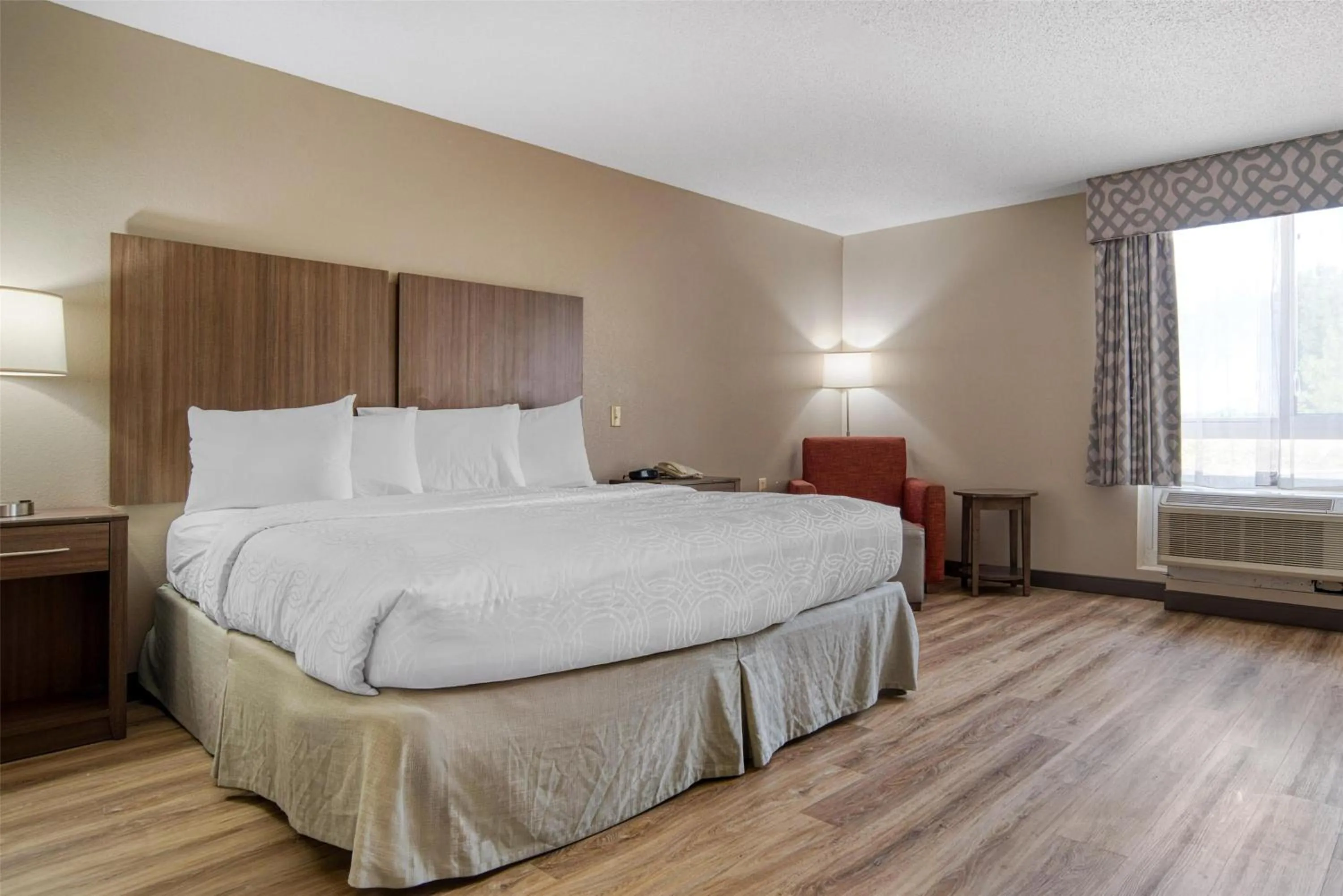 Bedroom, Bed in Best Western Plus Philadelphia-Choctaw Hotel and Suites