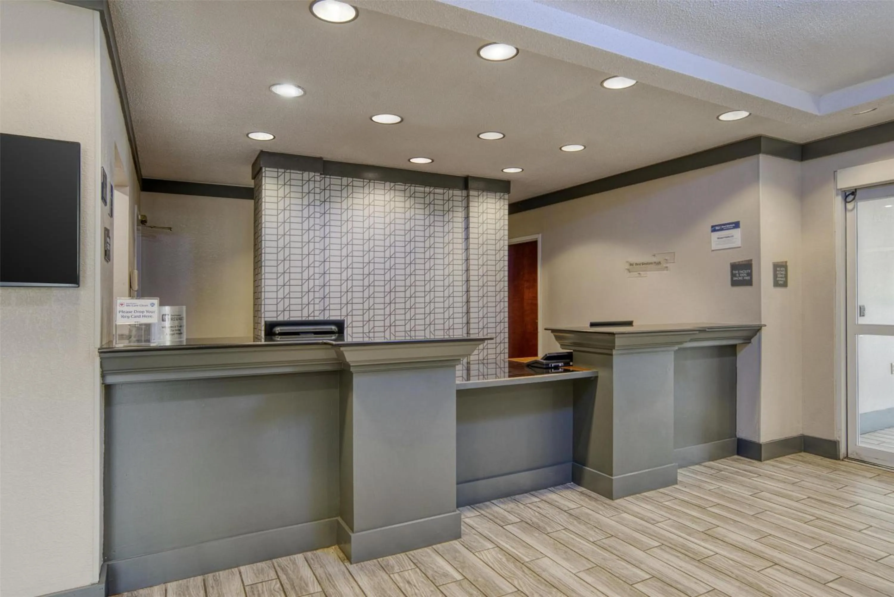 Lobby or reception in Best Western Plus Philadelphia-Choctaw Hotel and Suites