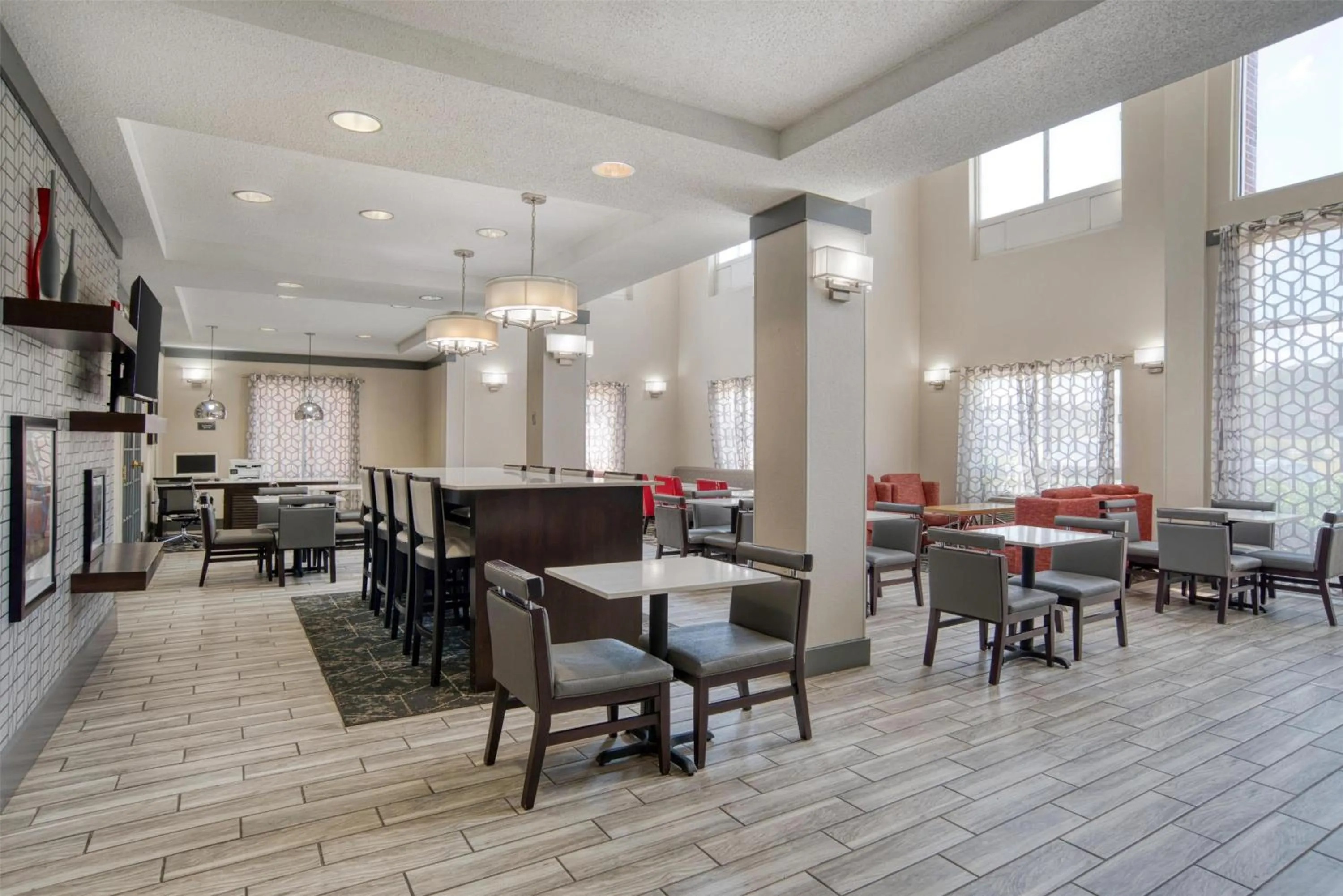 Breakfast in Best Western Plus Philadelphia-Choctaw Hotel and Suites