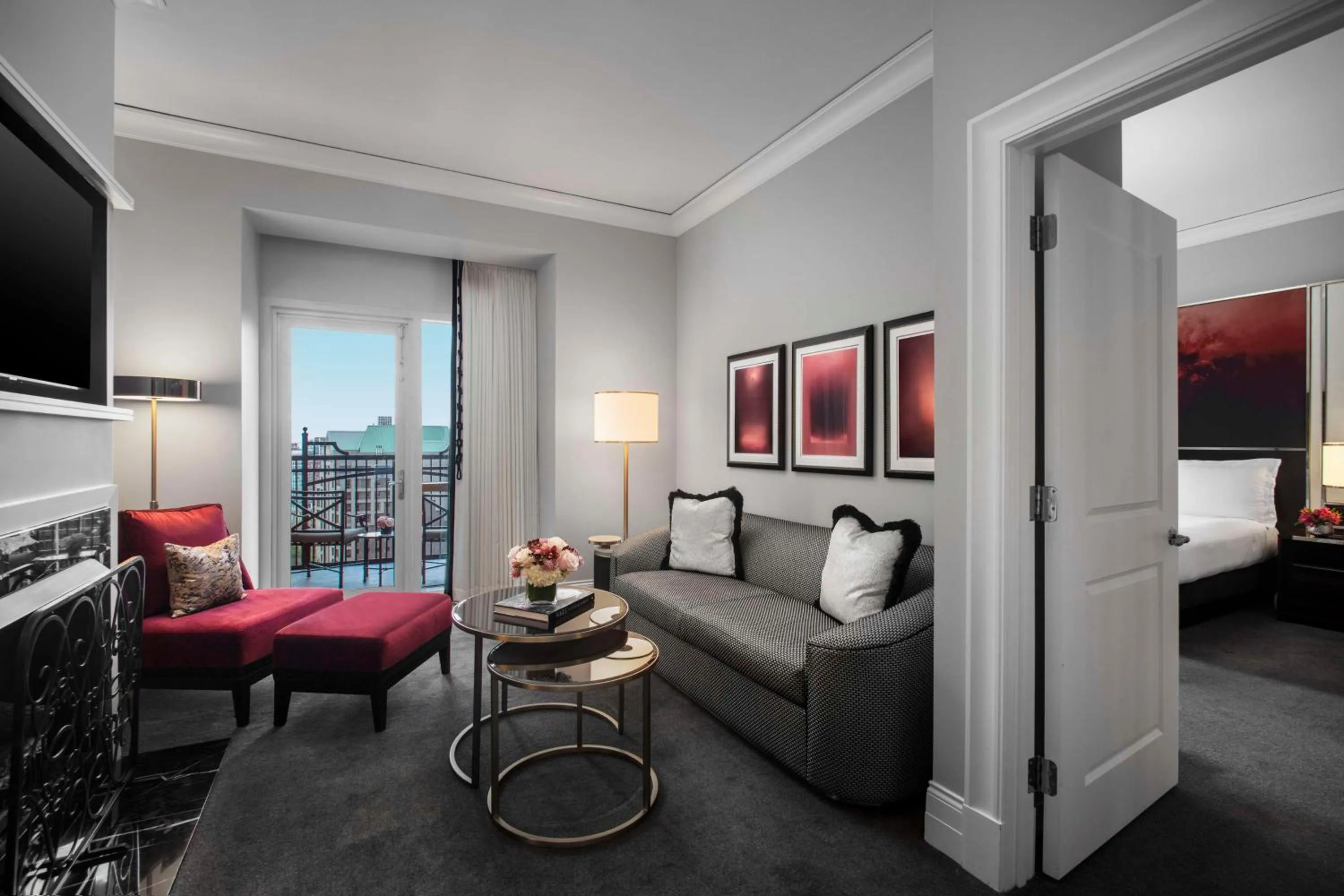 Living room in Waldorf Astoria Chicago