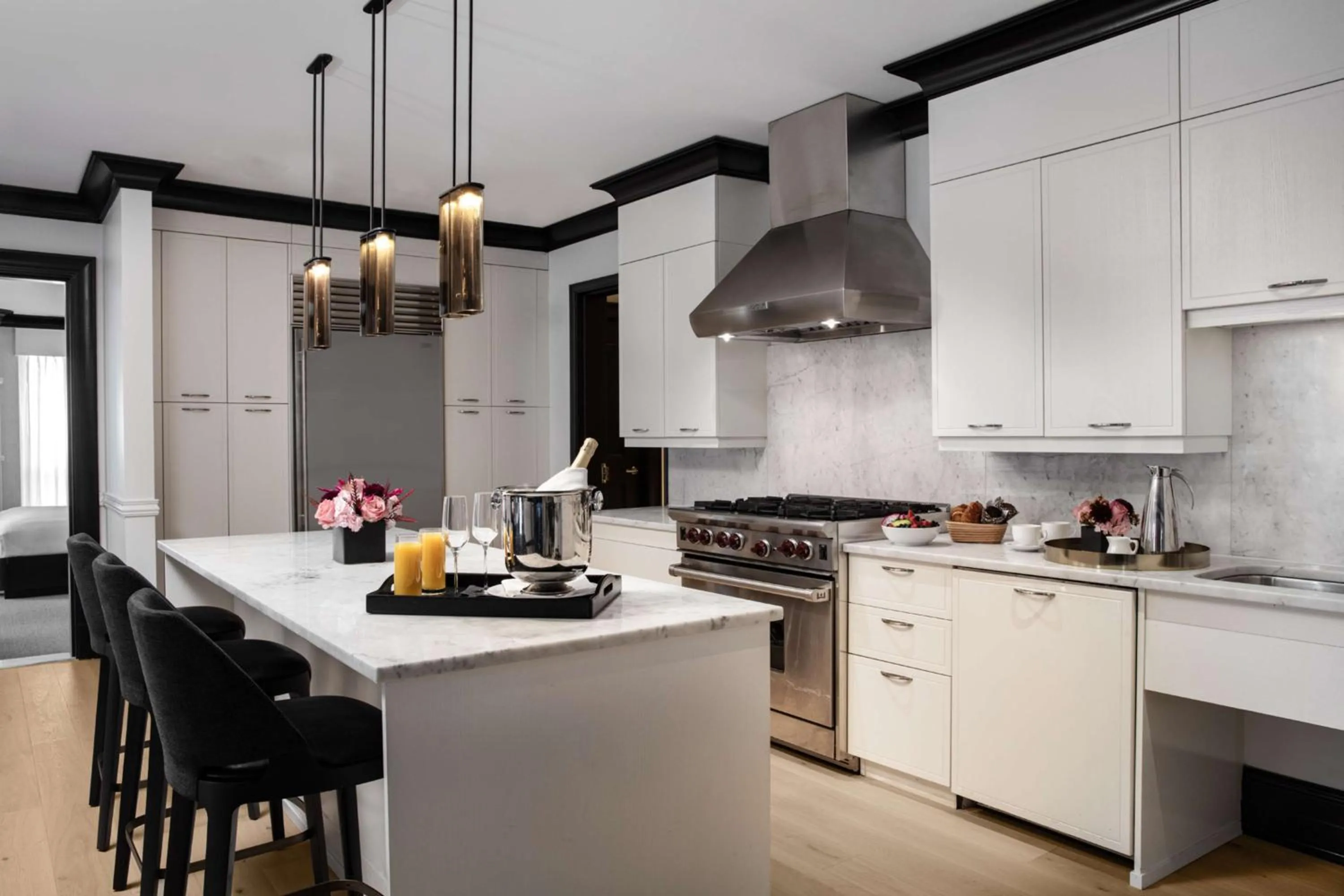 Kitchen or kitchenette in Waldorf Astoria Chicago