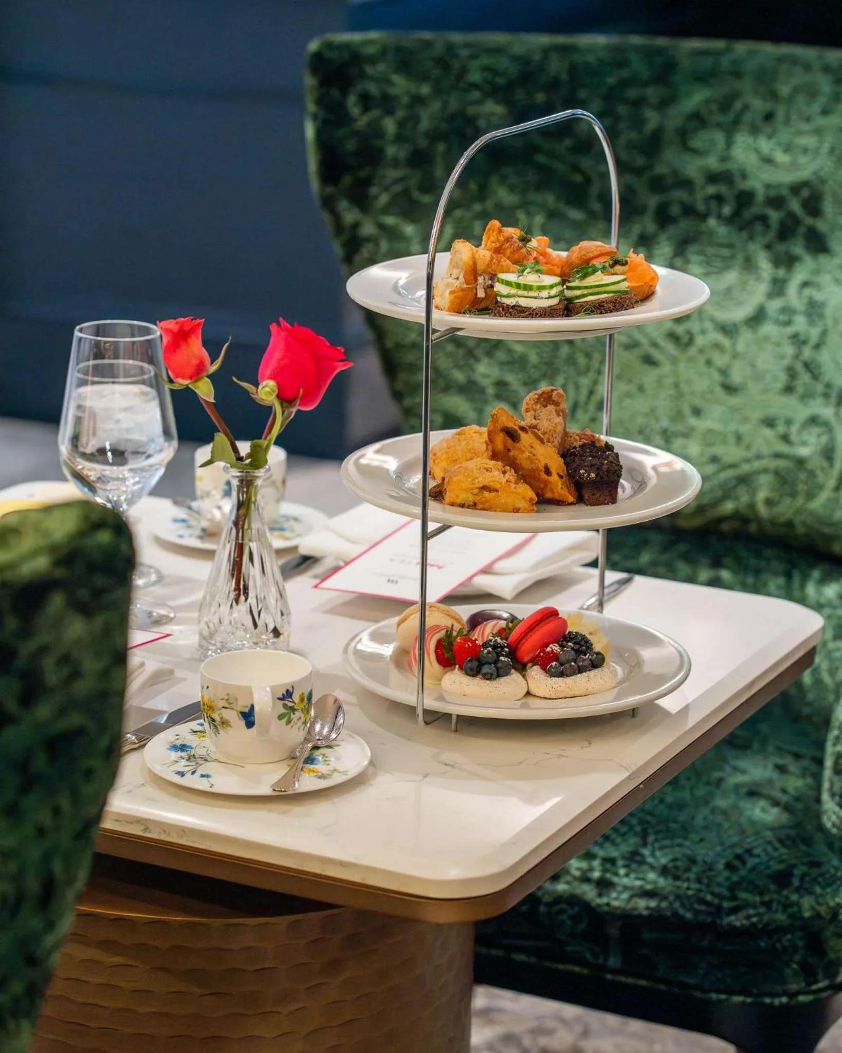 Restaurant/places to eat in Waldorf Astoria Chicago